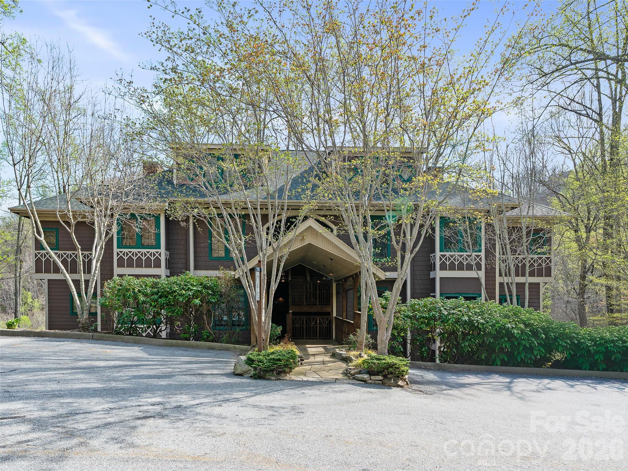 81 Creekside Way #F-101 — Burnsville
