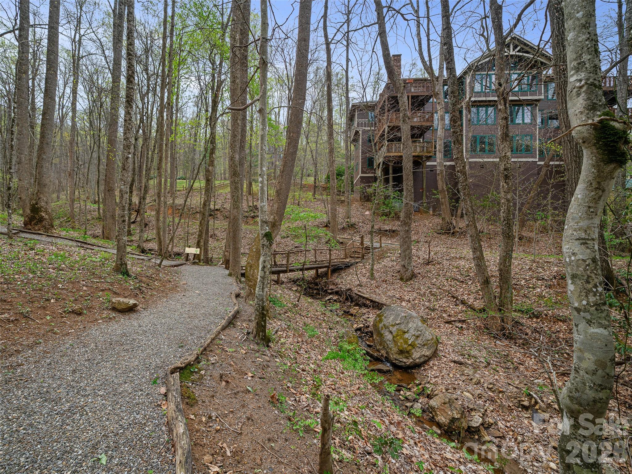 81 Creekside Way #F-101 — Burnsville