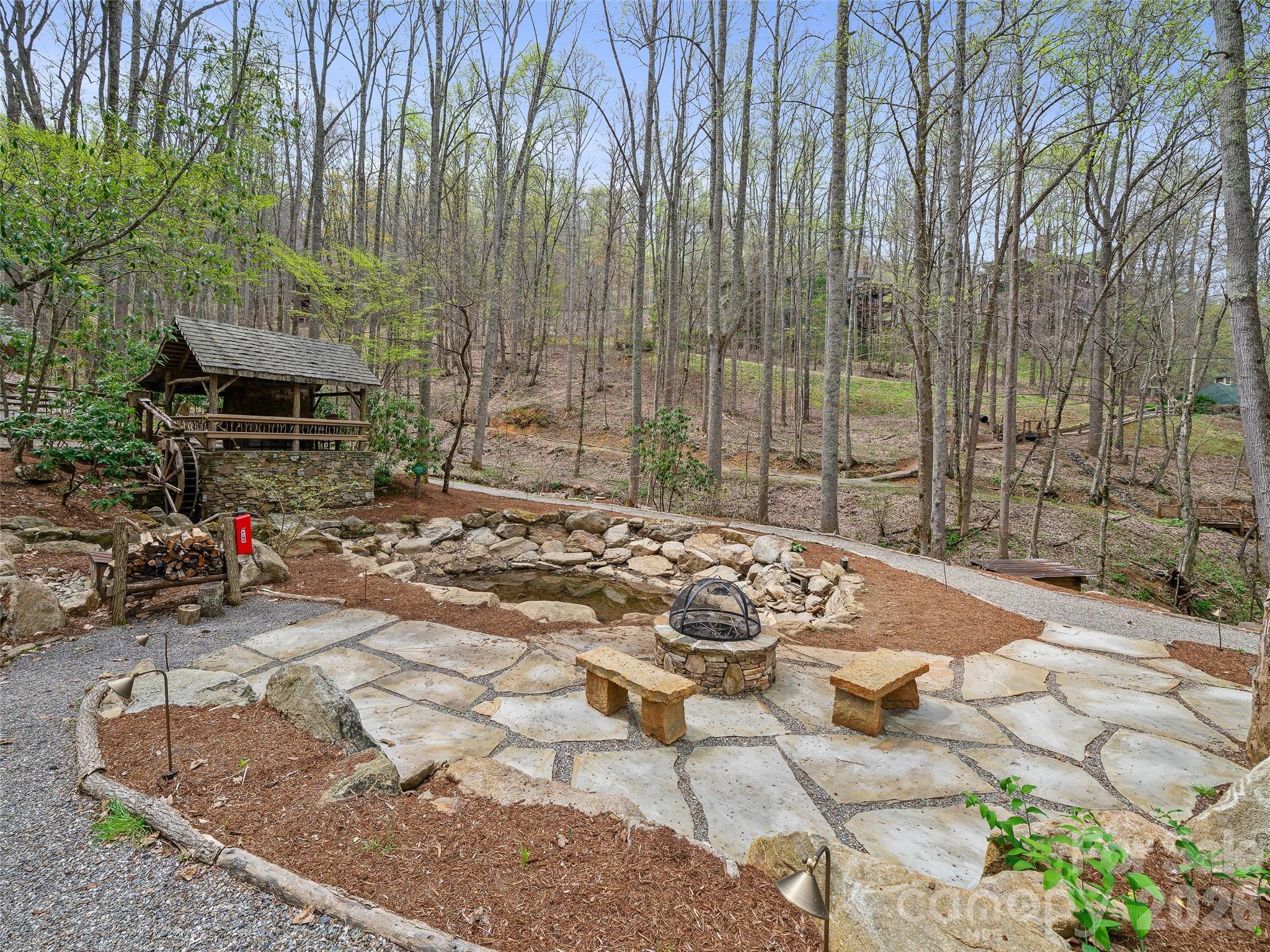 81 Creekside Way #F-101 — Burnsville