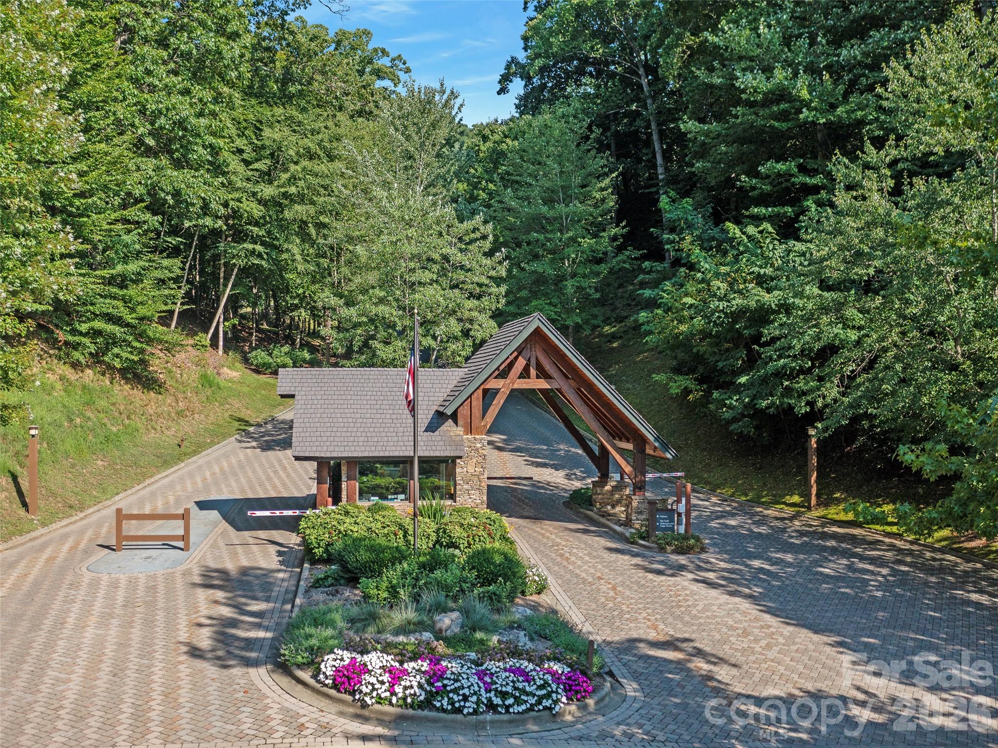 81 Creekside Way #F-101 — Burnsville