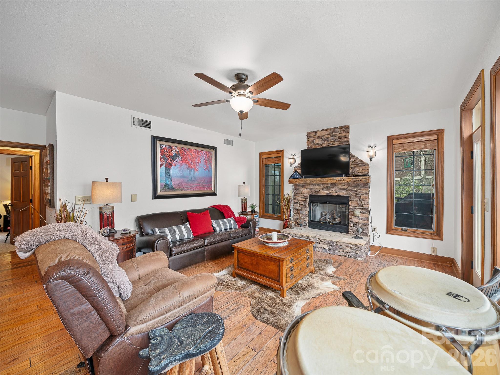 81 Creekside Way #F-101 — Burnsville