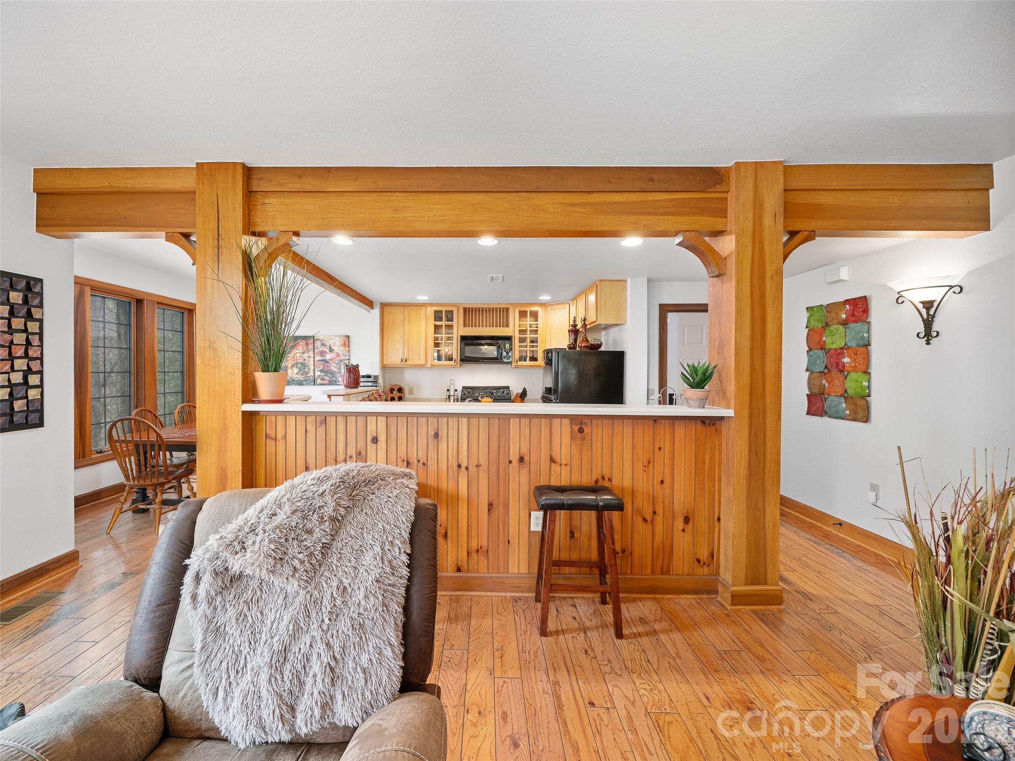 81 Creekside Way #F-101 — Burnsville