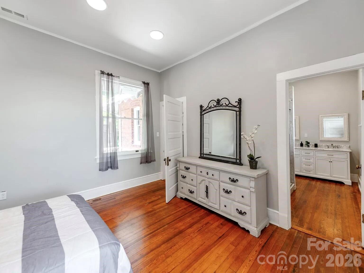 128 W End Street — Chester