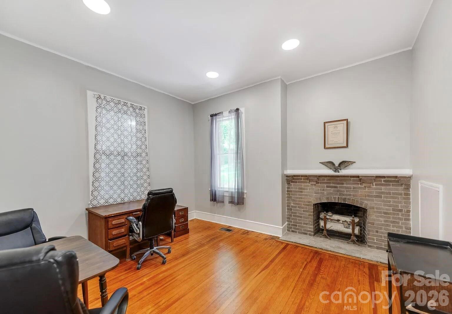 128 W End Street — Chester