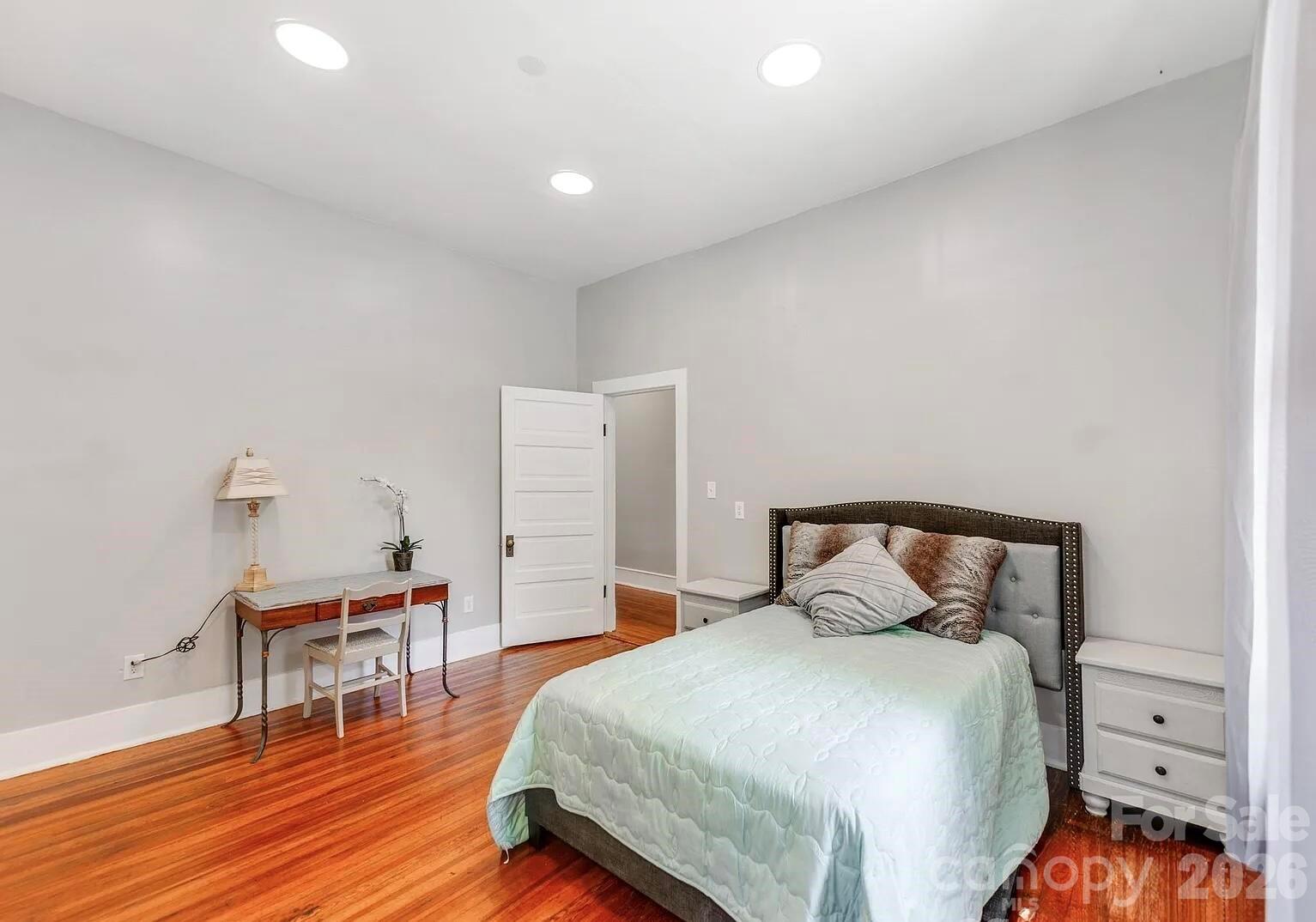 128 W End Street — Chester