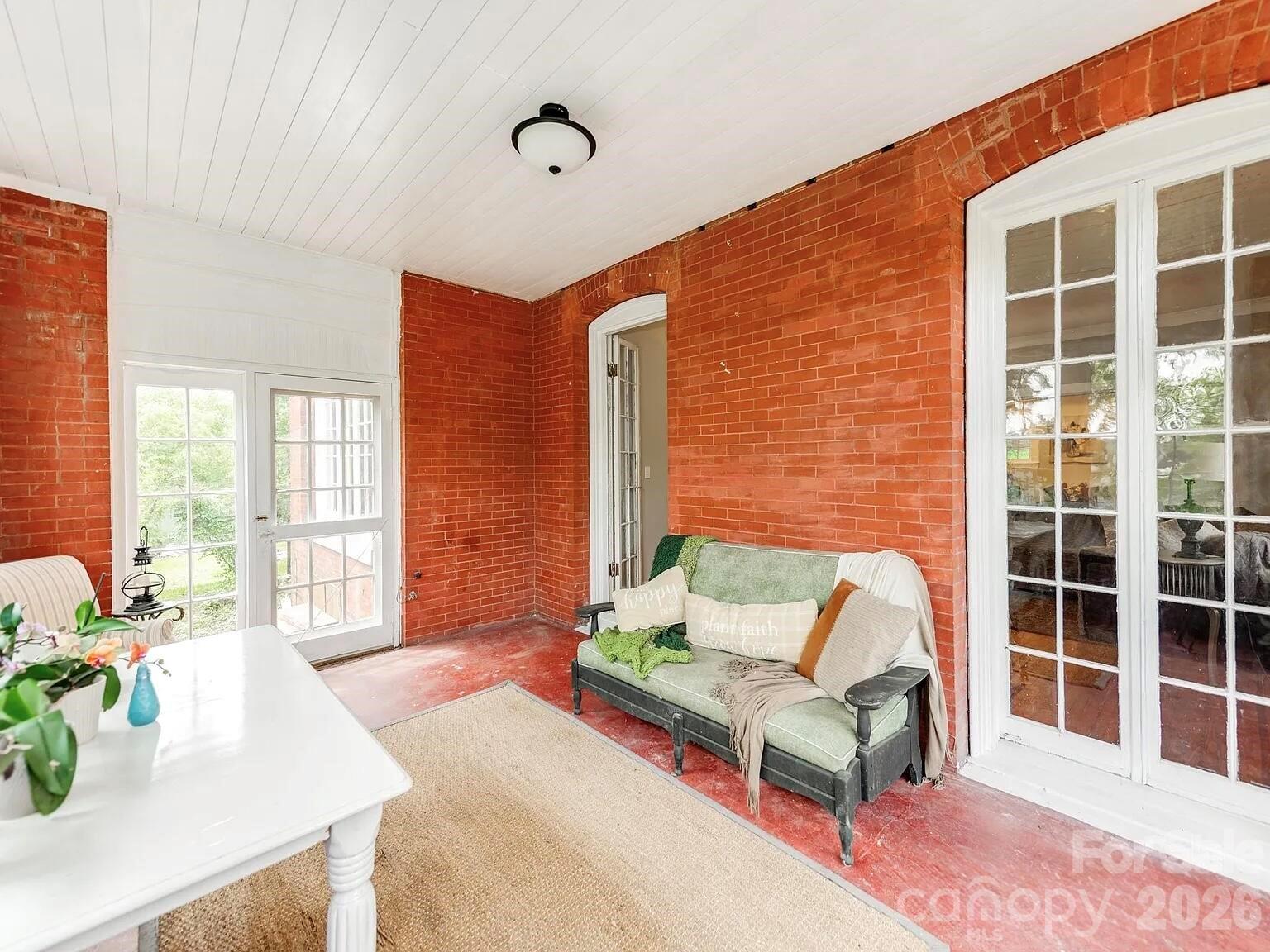 128 W End Street — Chester