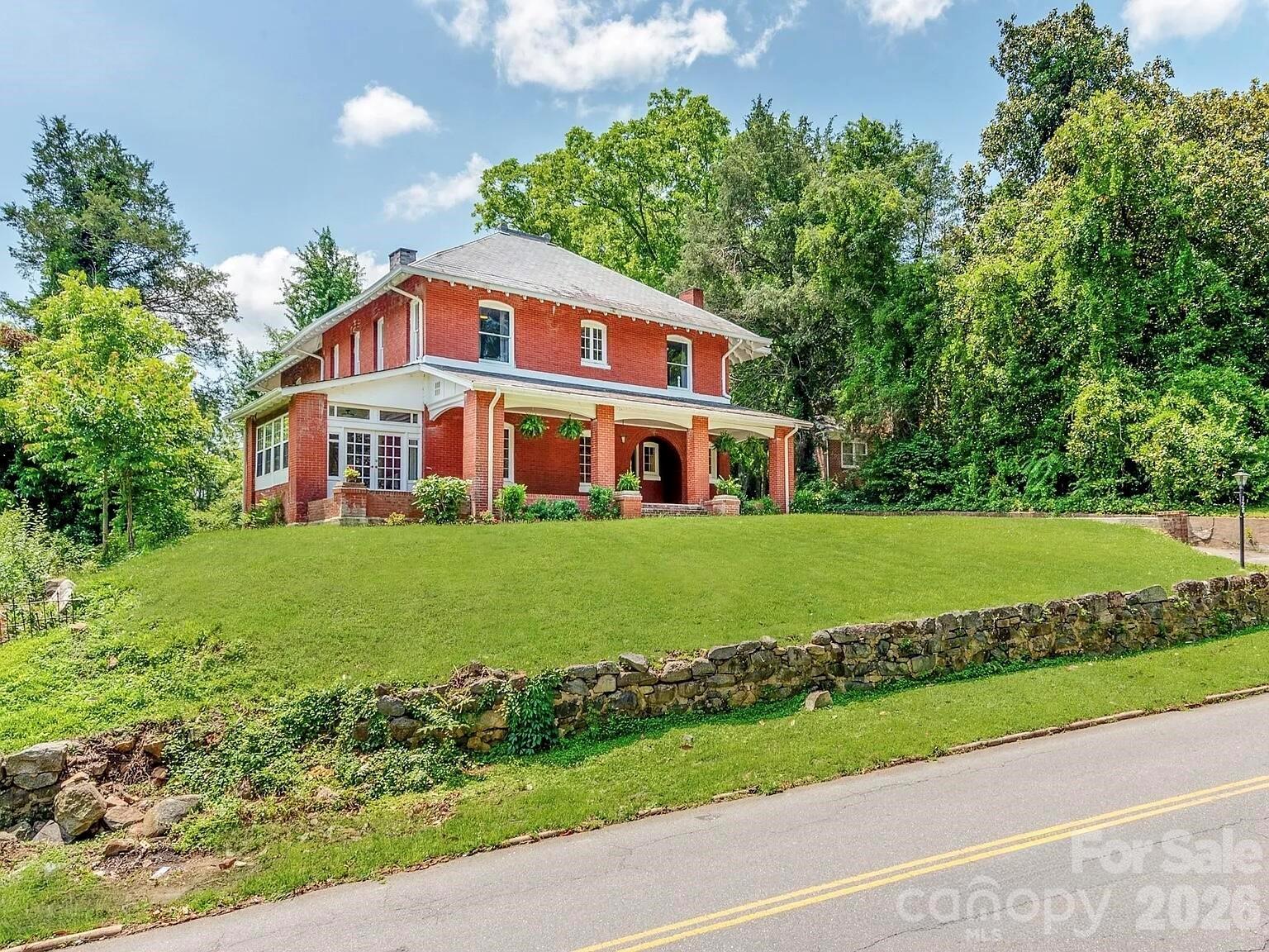 128 W End Street — Chester