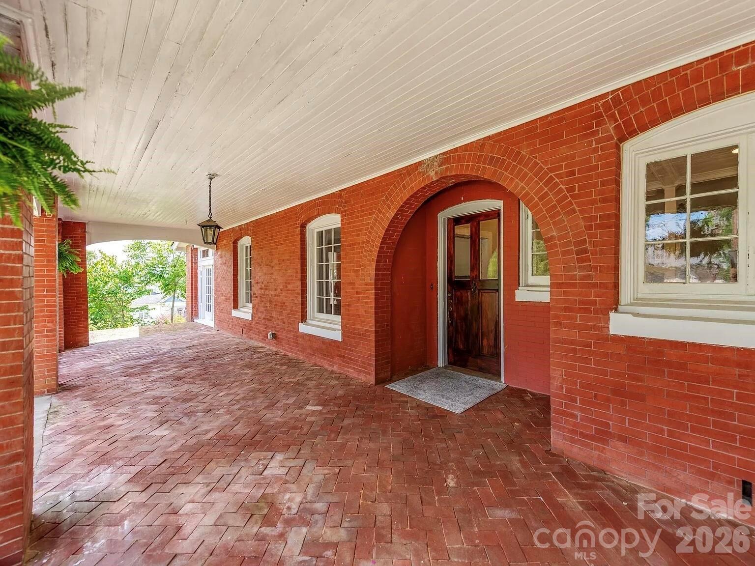128 W End Street — Chester