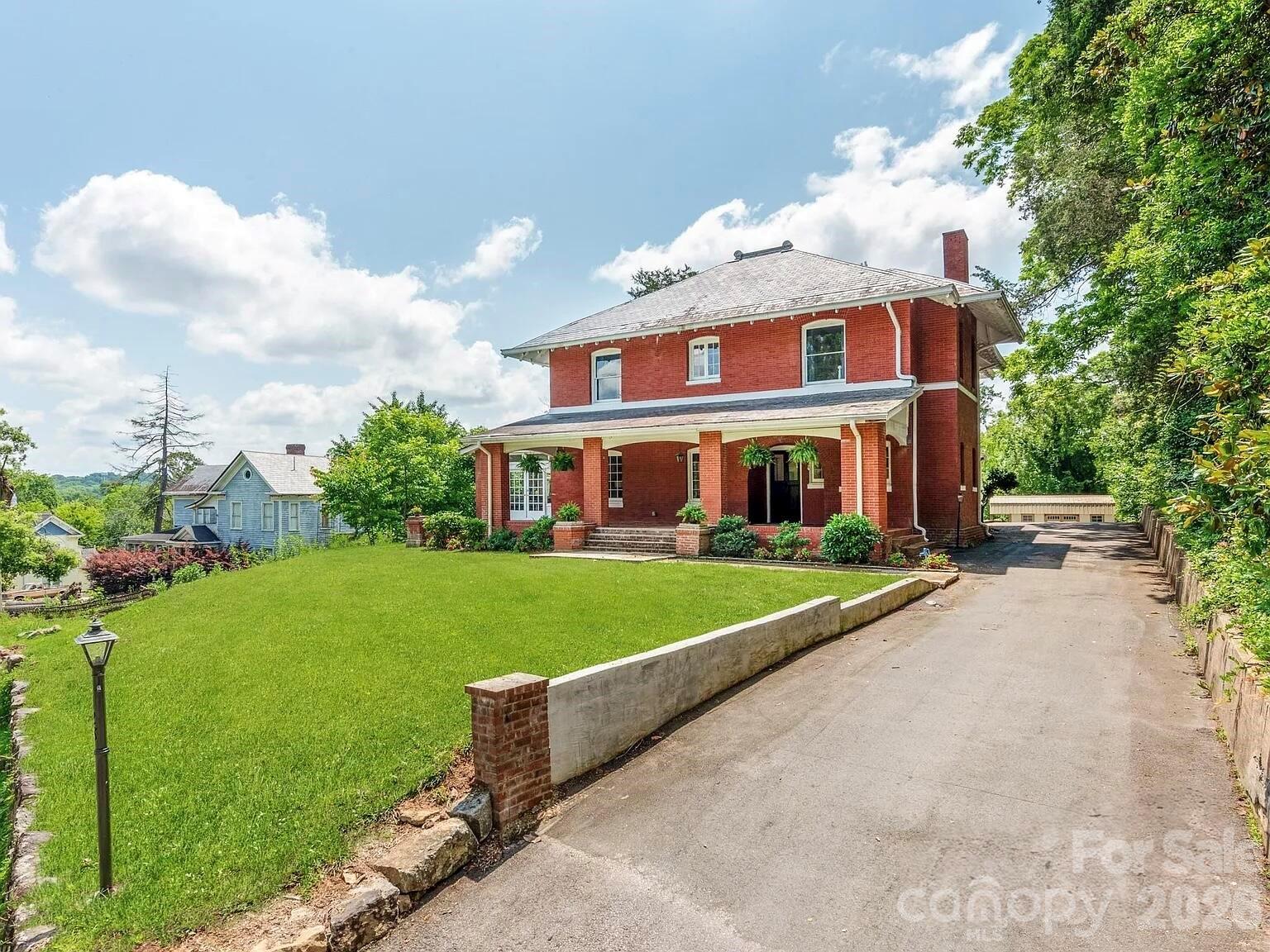 128 W End Street — Chester