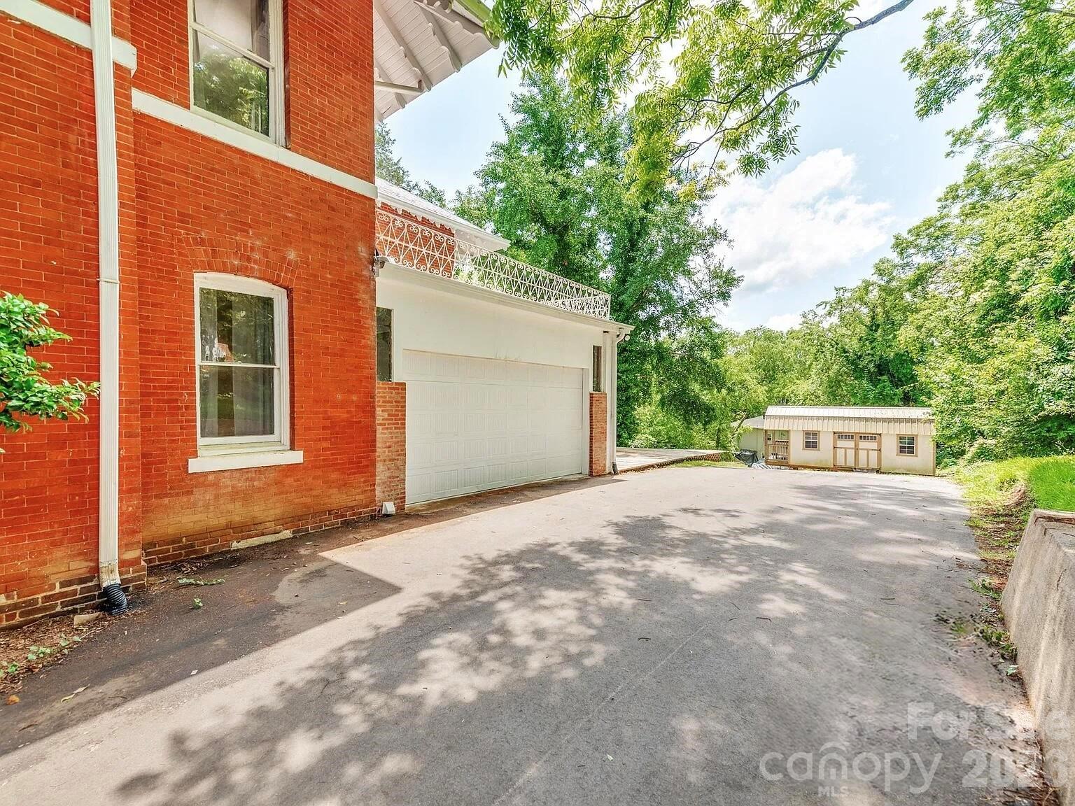 128 W End Street — Chester