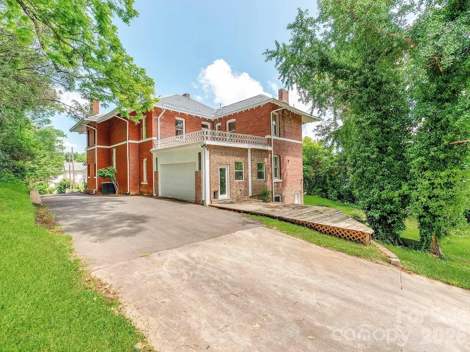 128 W End Street — Chester