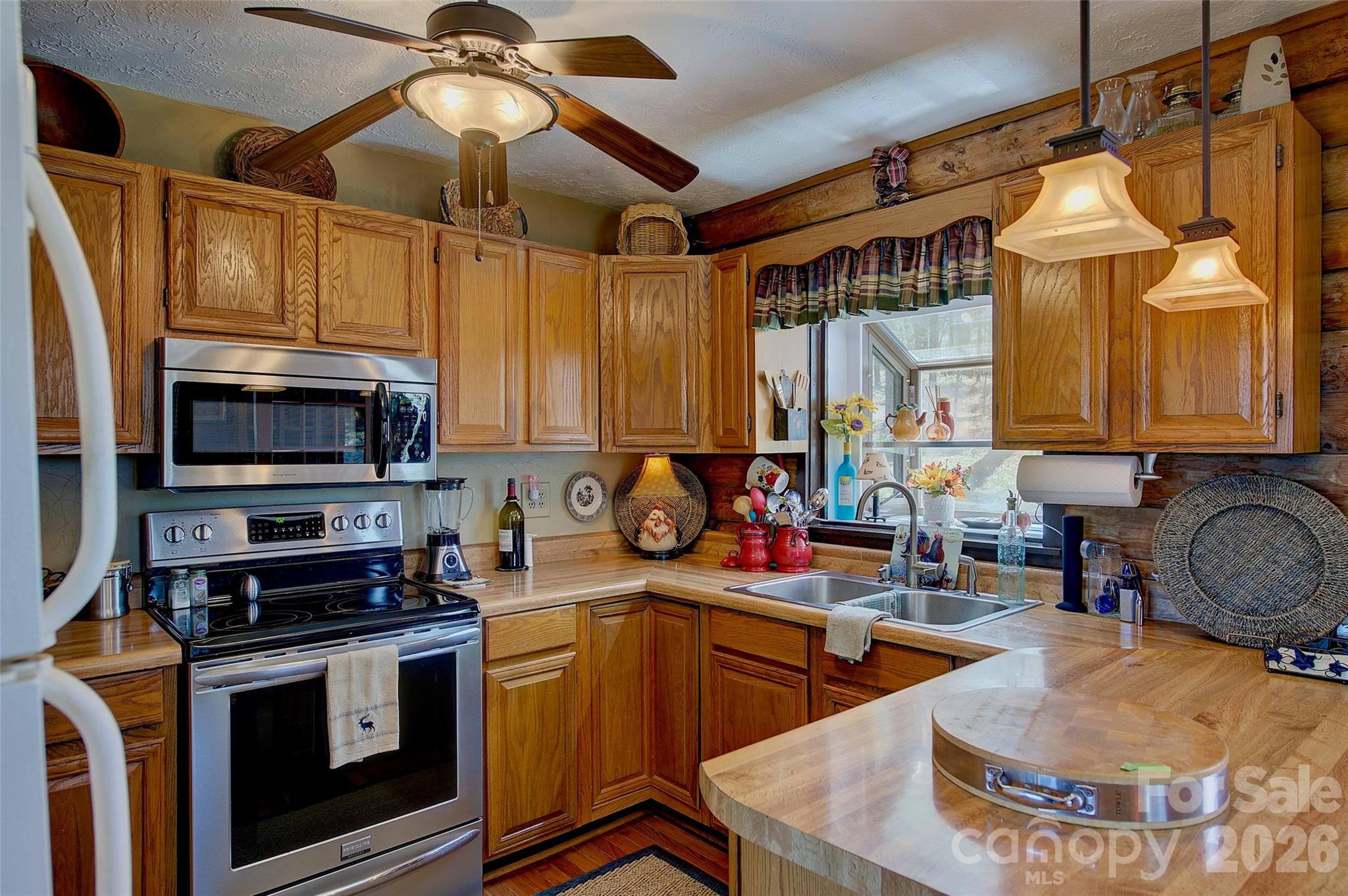 551 Carvers Knob Road — Spruce Pine