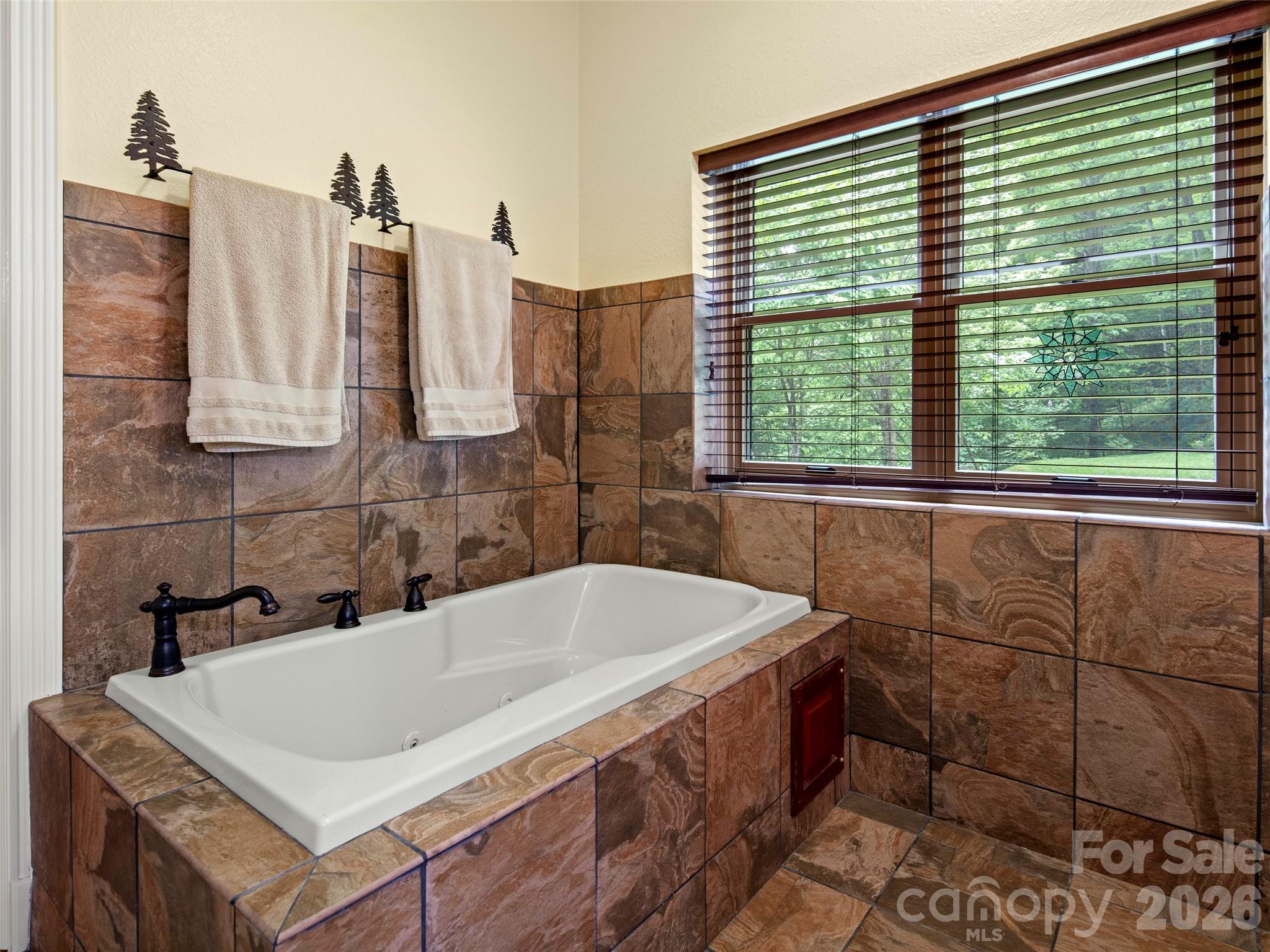 79 Ward Road — Maggie Valley