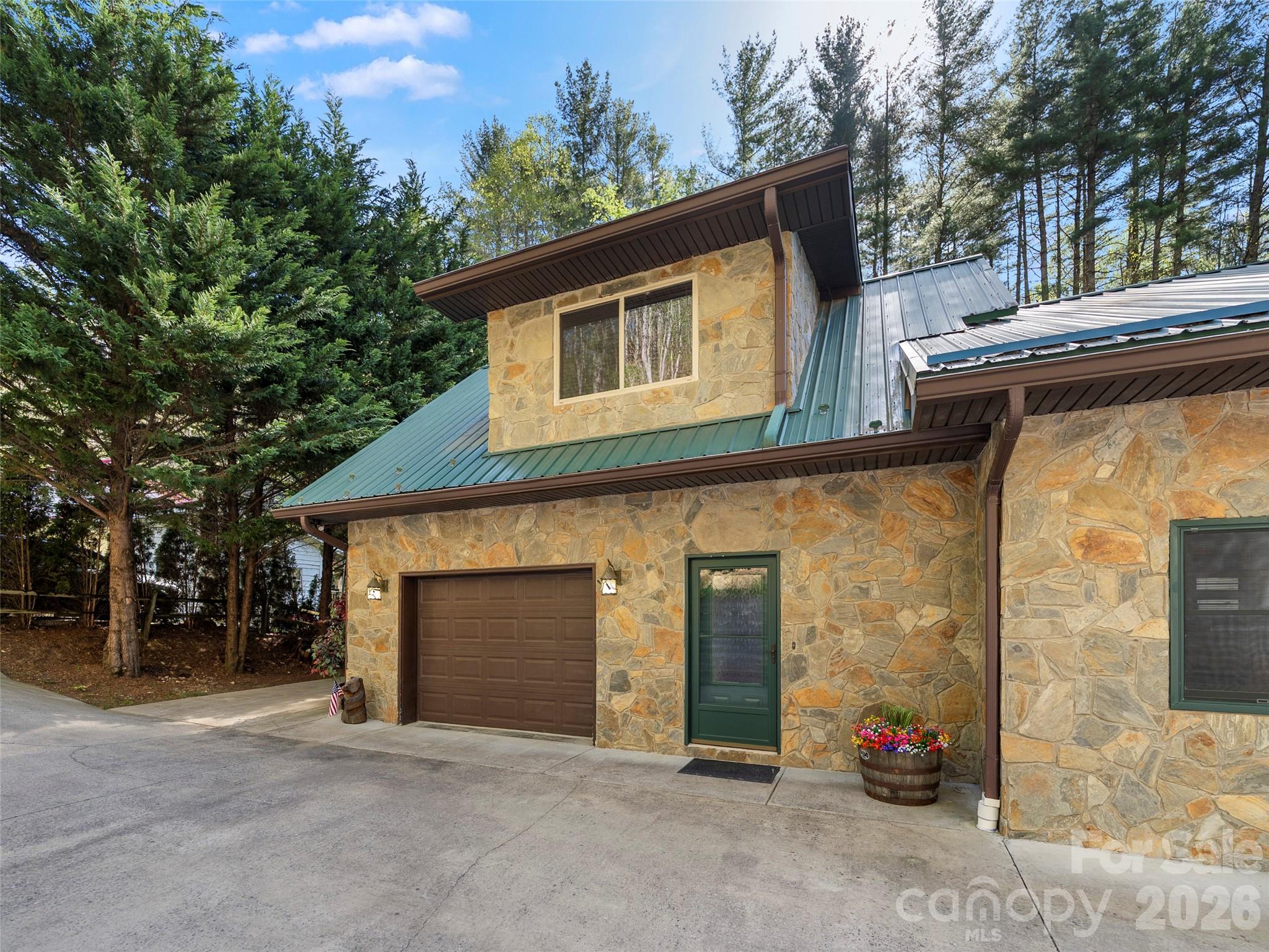 79 Ward Road — Maggie Valley