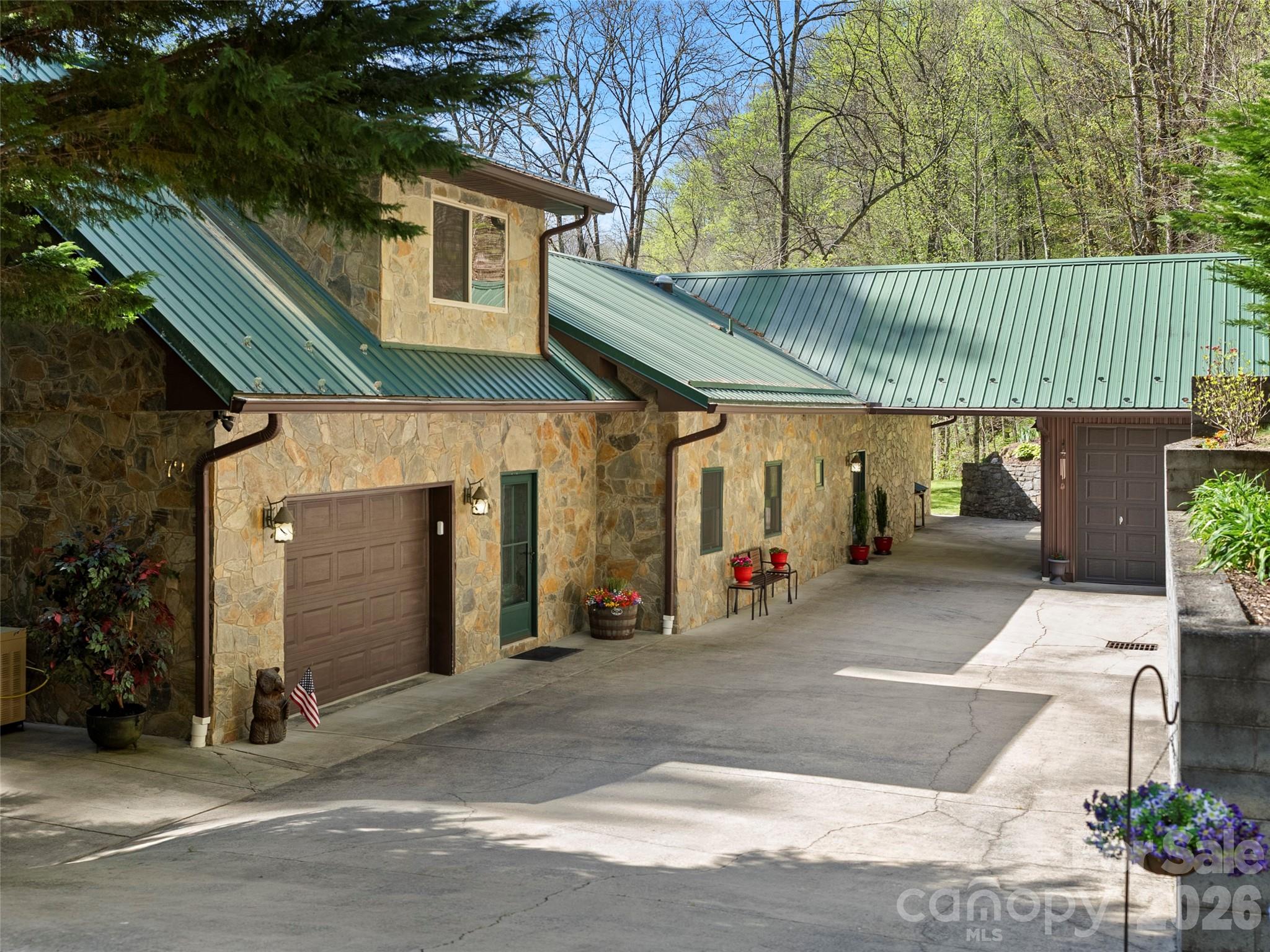 79 Ward Road — Maggie Valley