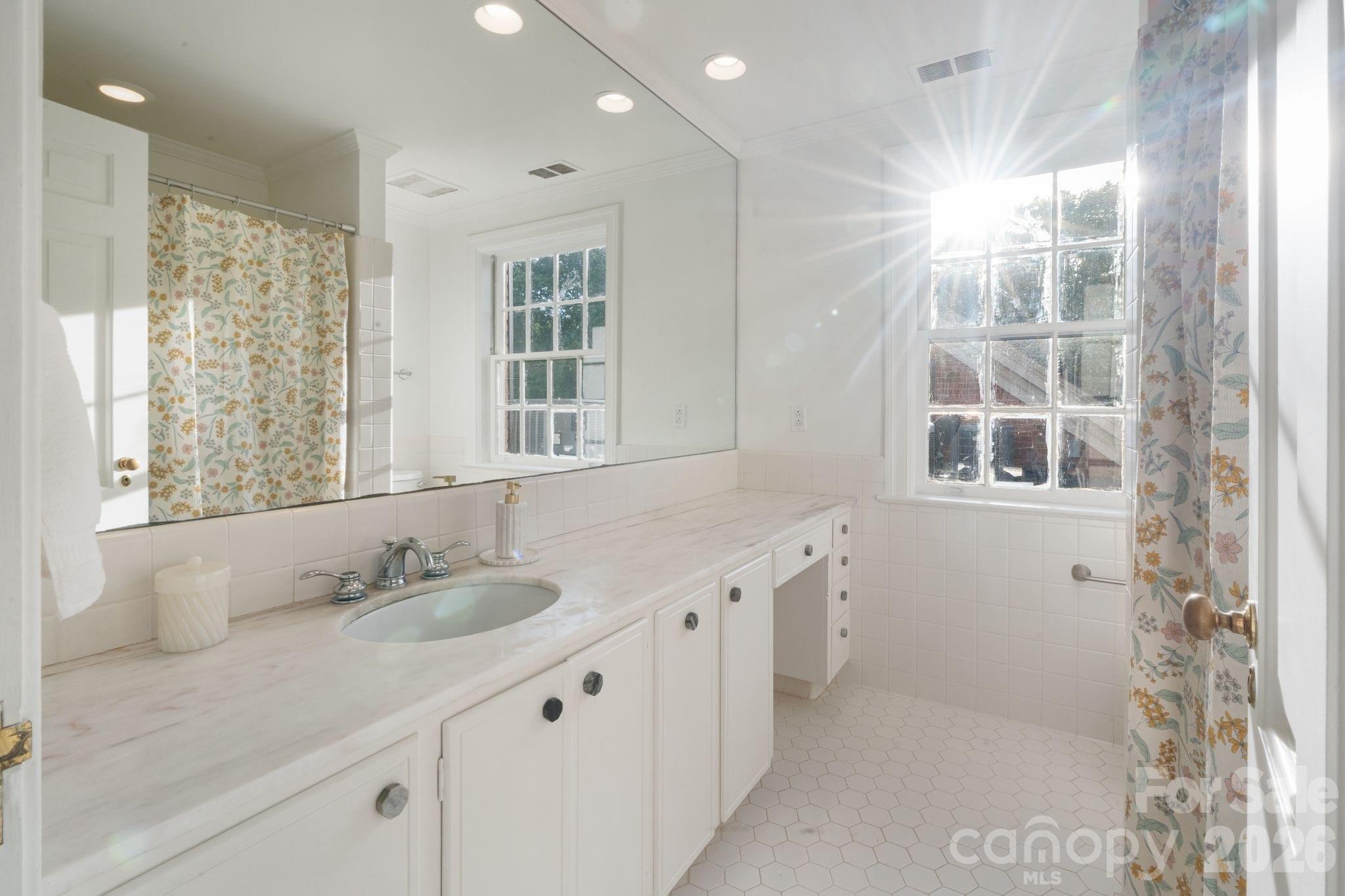 1486 Knolls Drive — Newton