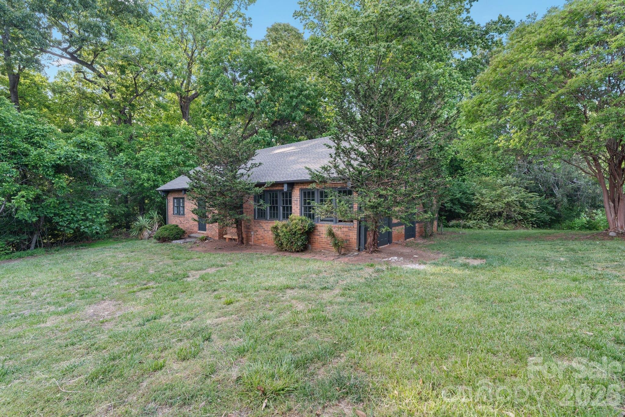 1486 Knolls Drive — Newton