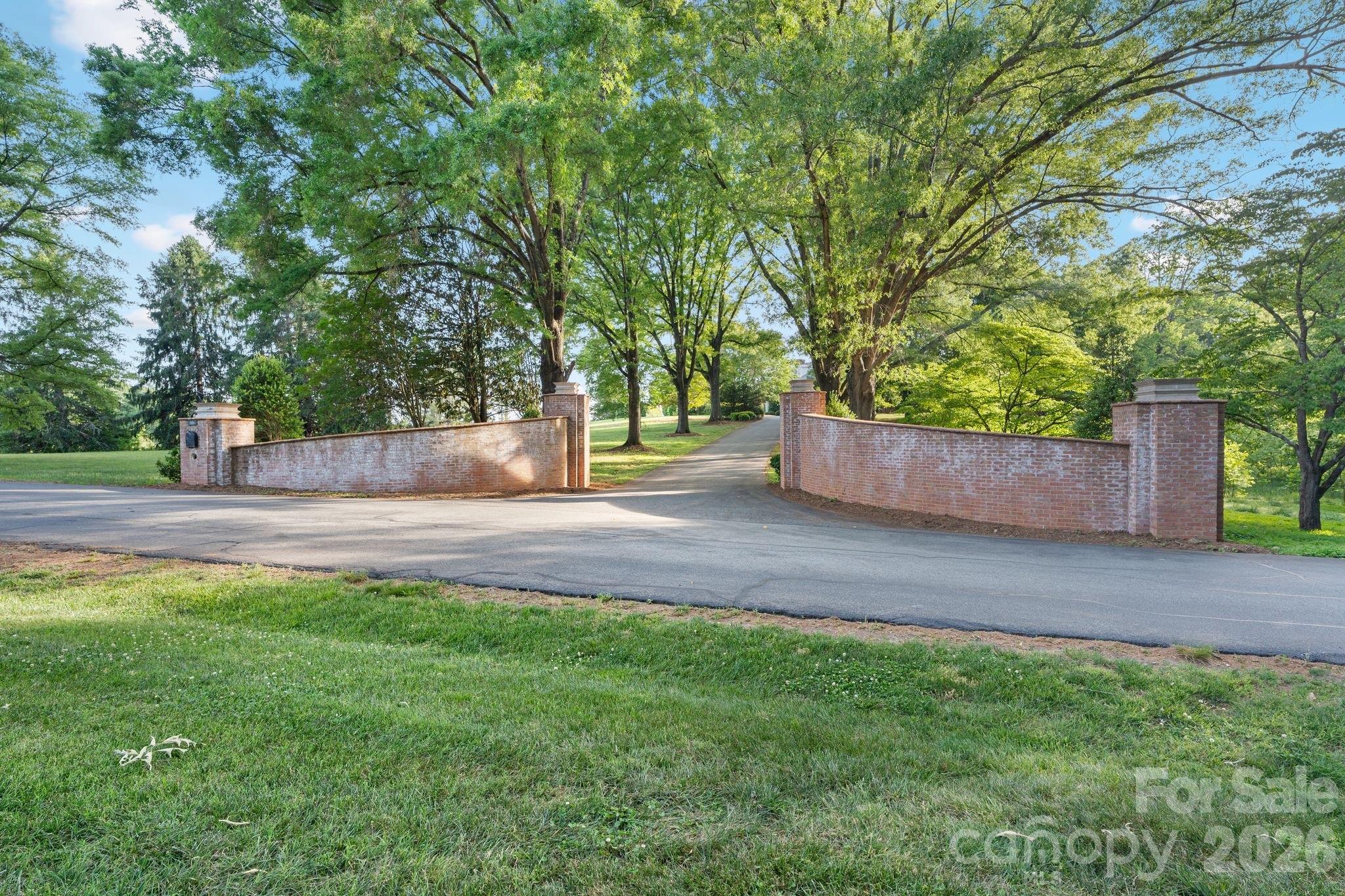 1486 Knolls Drive — Newton