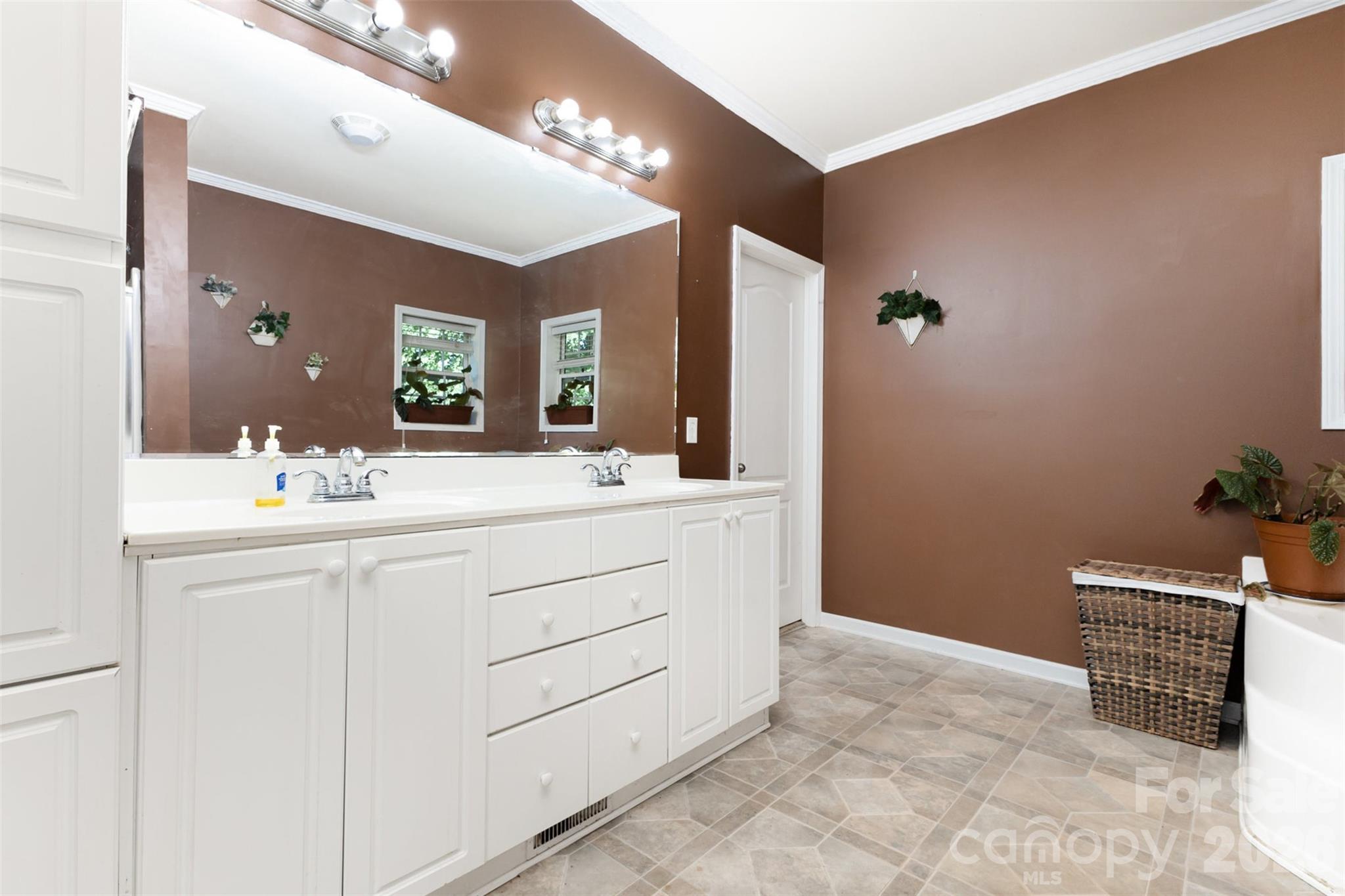 1485 Adkin Drive — Iron Station