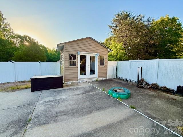 494 Vera Drive — Rockwell