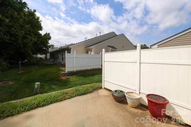 5714 Bradford Lake Lane — Charlotte