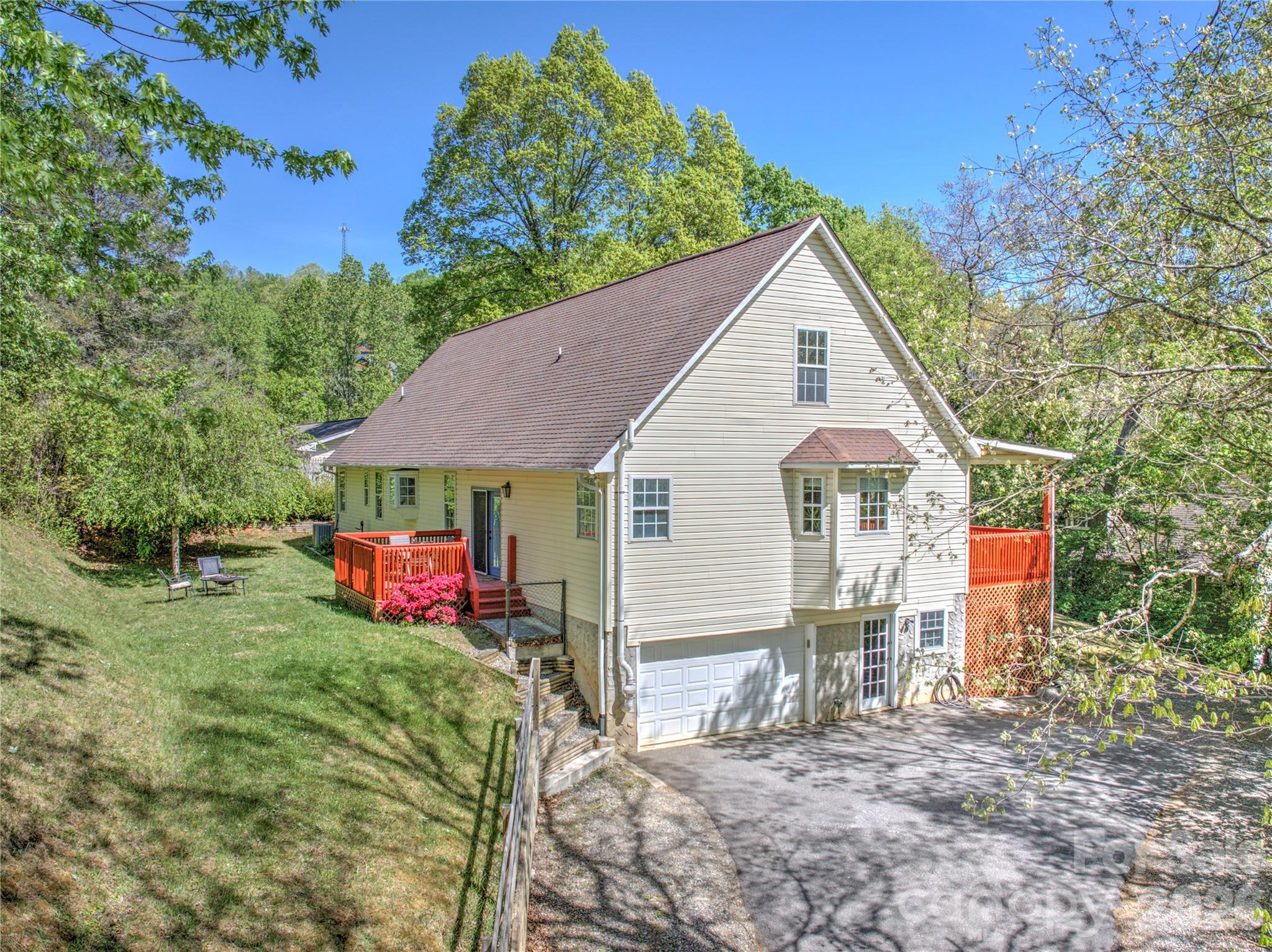 64 Wyoming Road — Asheville