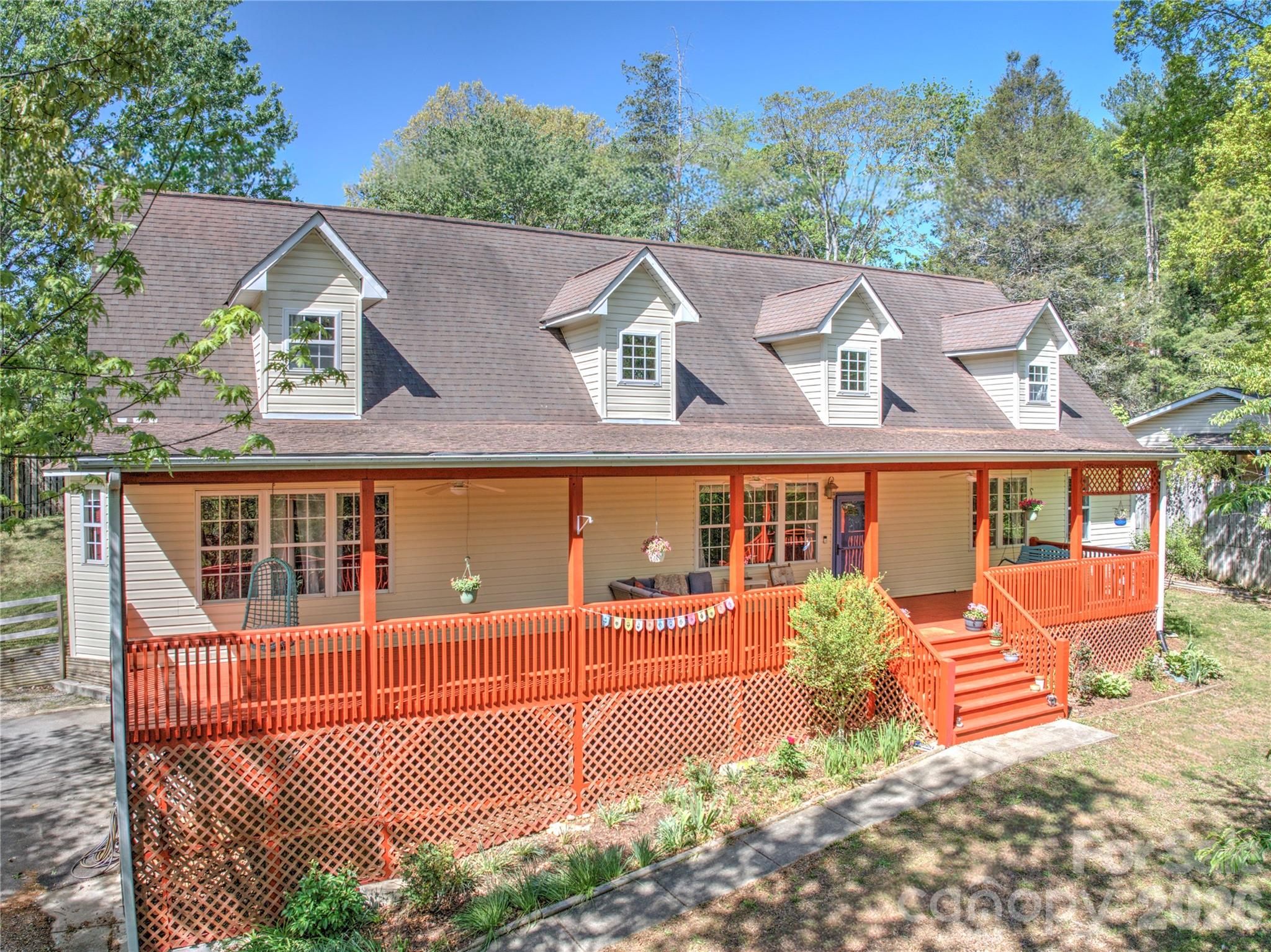 64 Wyoming Road — Asheville