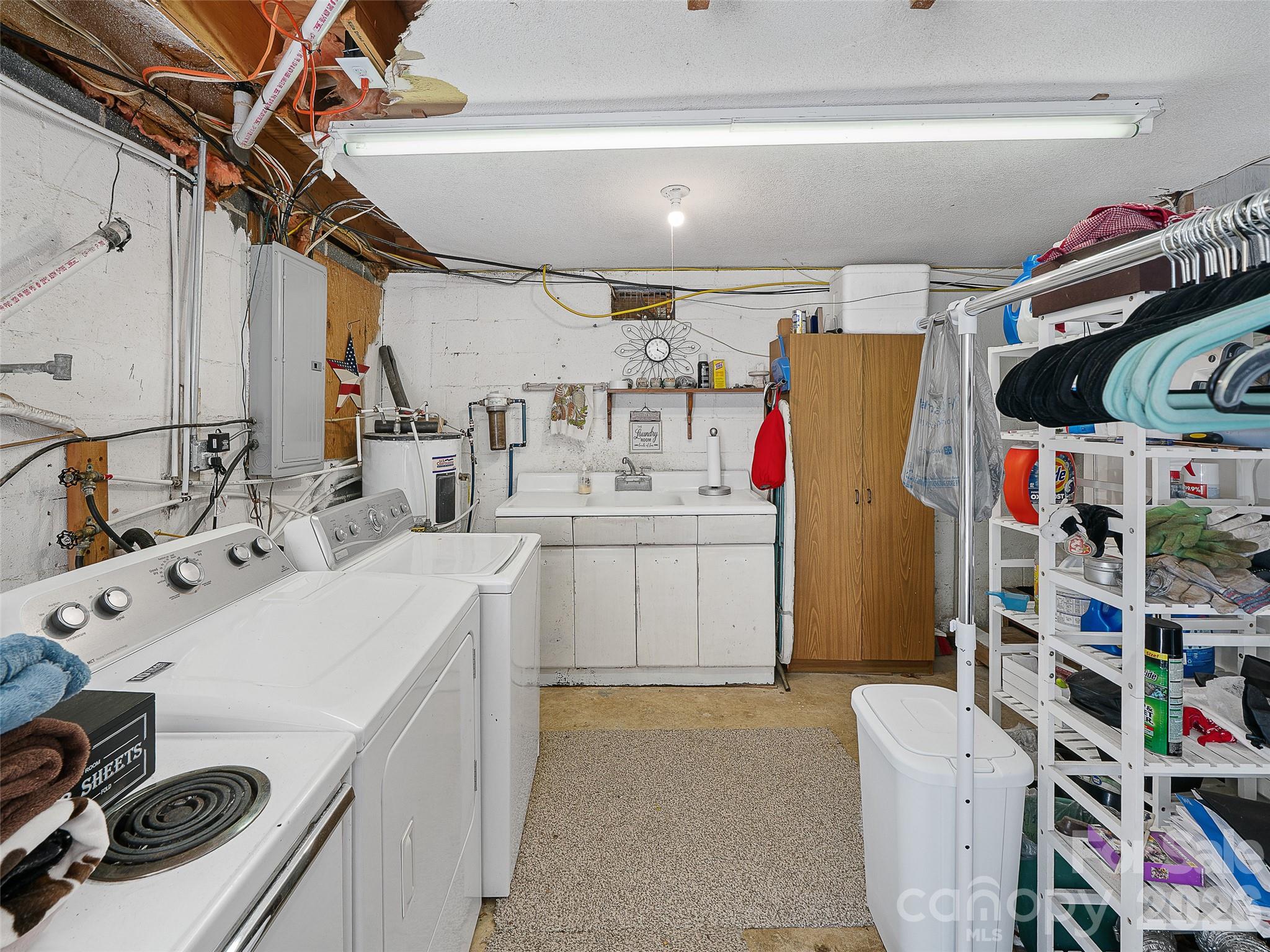 376 Hoot Owl Road — Spruce Pine