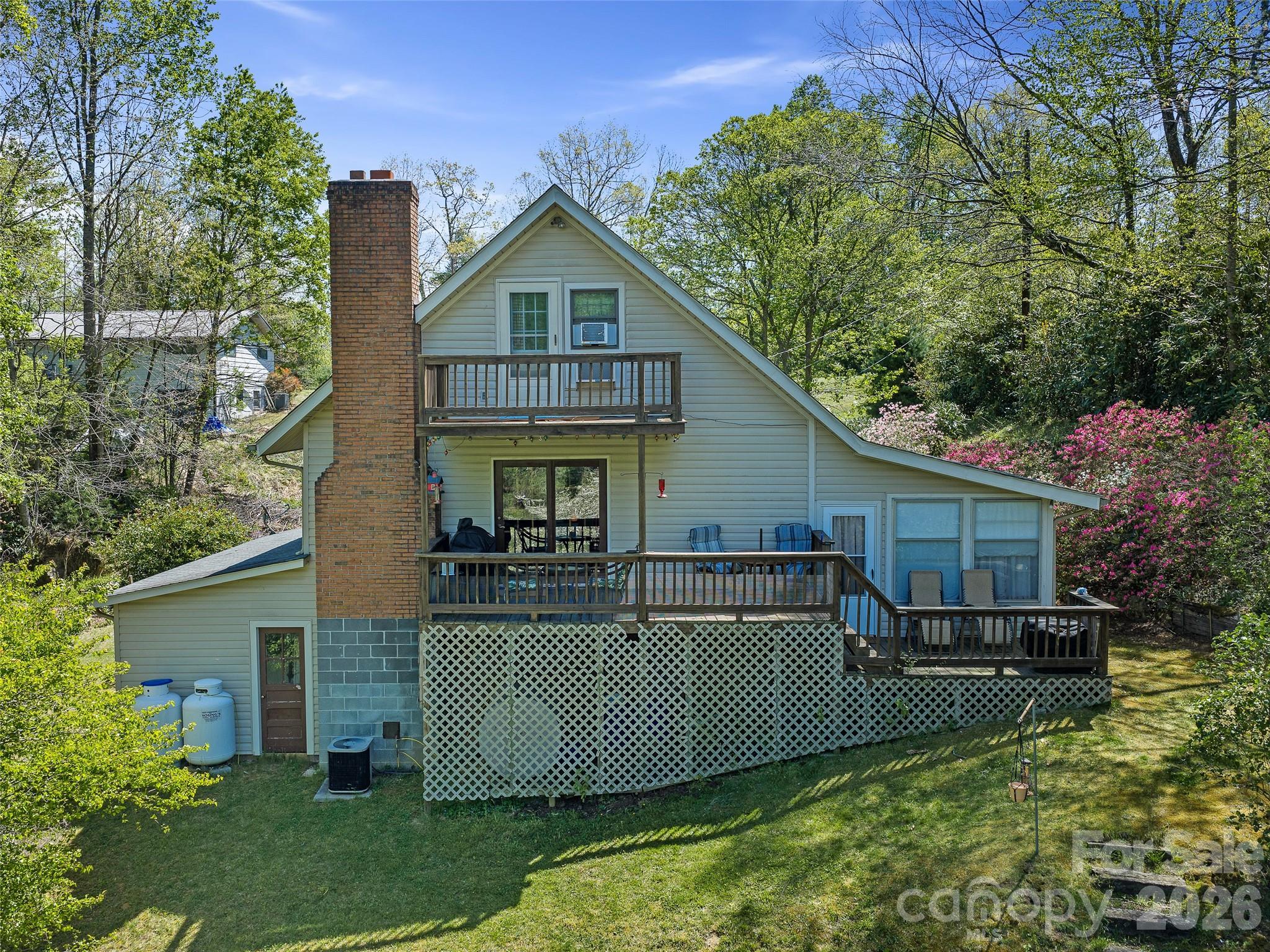 376 Hoot Owl Road — Spruce Pine