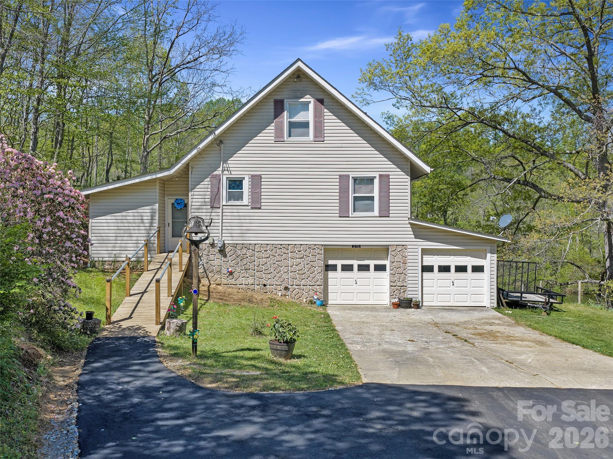 376 Hoot Owl Road — Spruce Pine