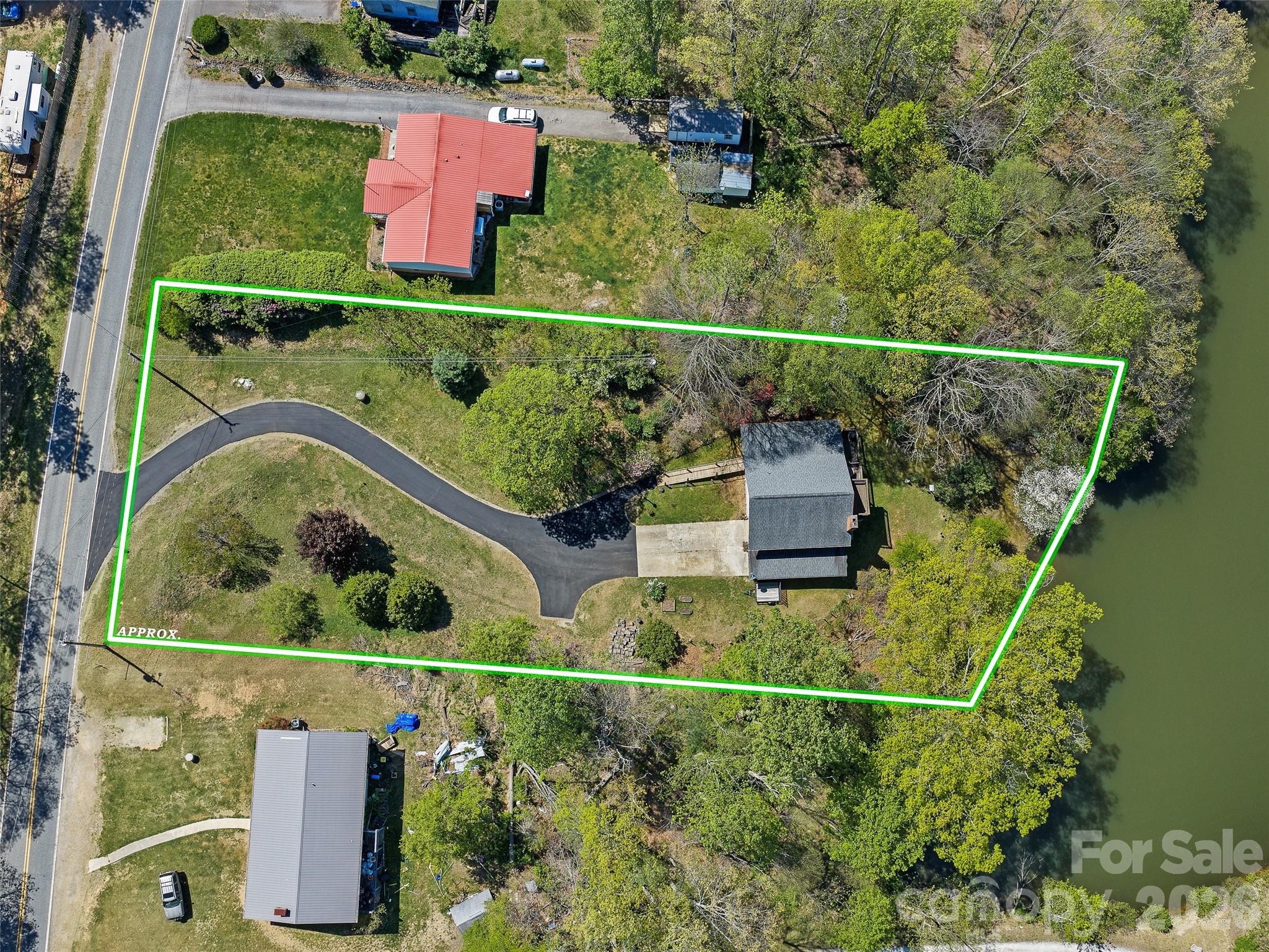 376 Hoot Owl Road — Spruce Pine