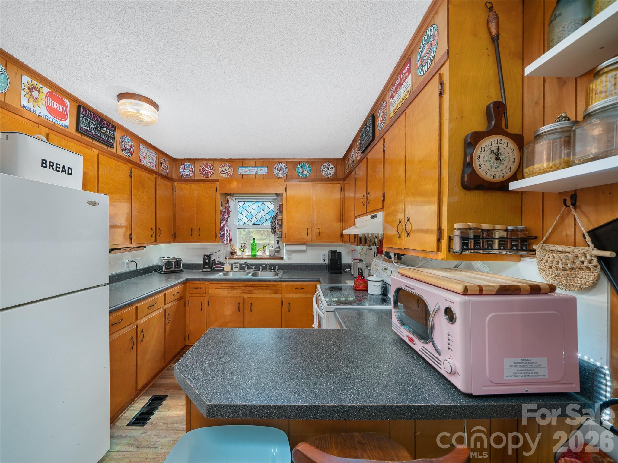 376 Hoot Owl Road — Spruce Pine