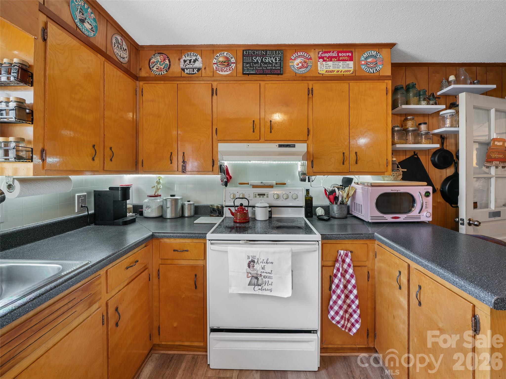 376 Hoot Owl Road — Spruce Pine