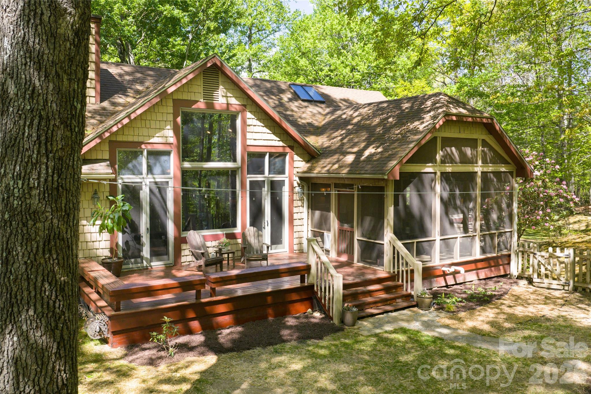 109 Little Cherokee Ridge — Hendersonville