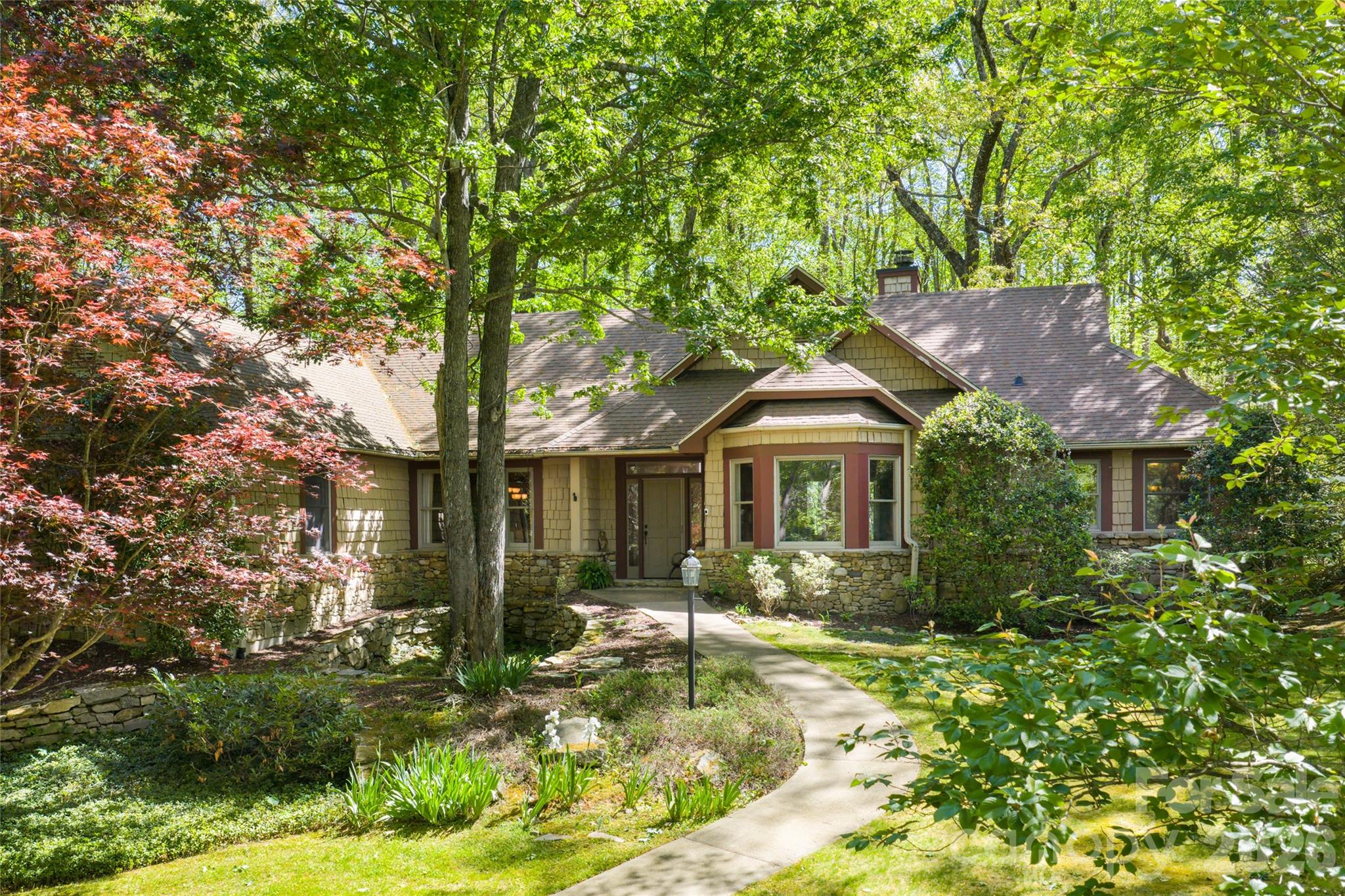 109 Little Cherokee Ridge — Hendersonville