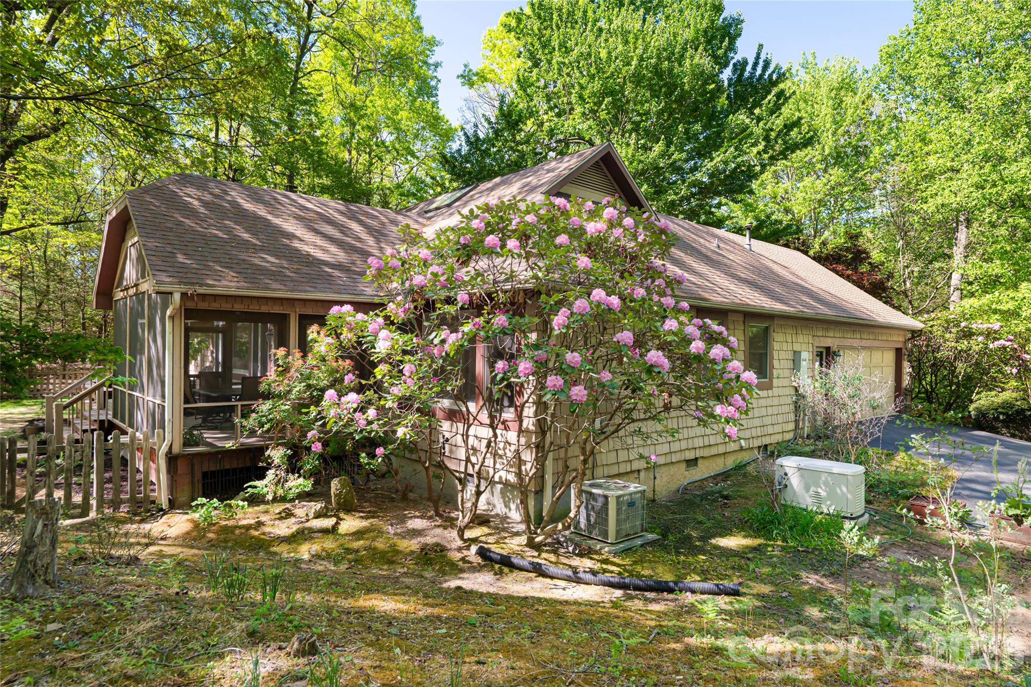 109 Little Cherokee Ridge — Hendersonville