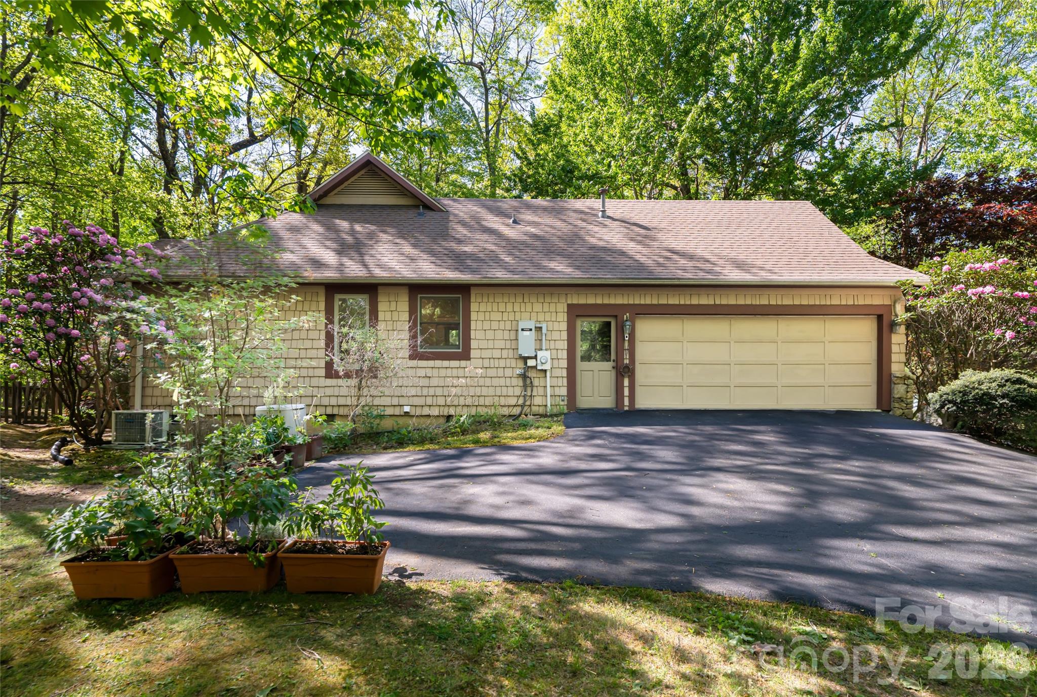 109 Little Cherokee Ridge — Hendersonville