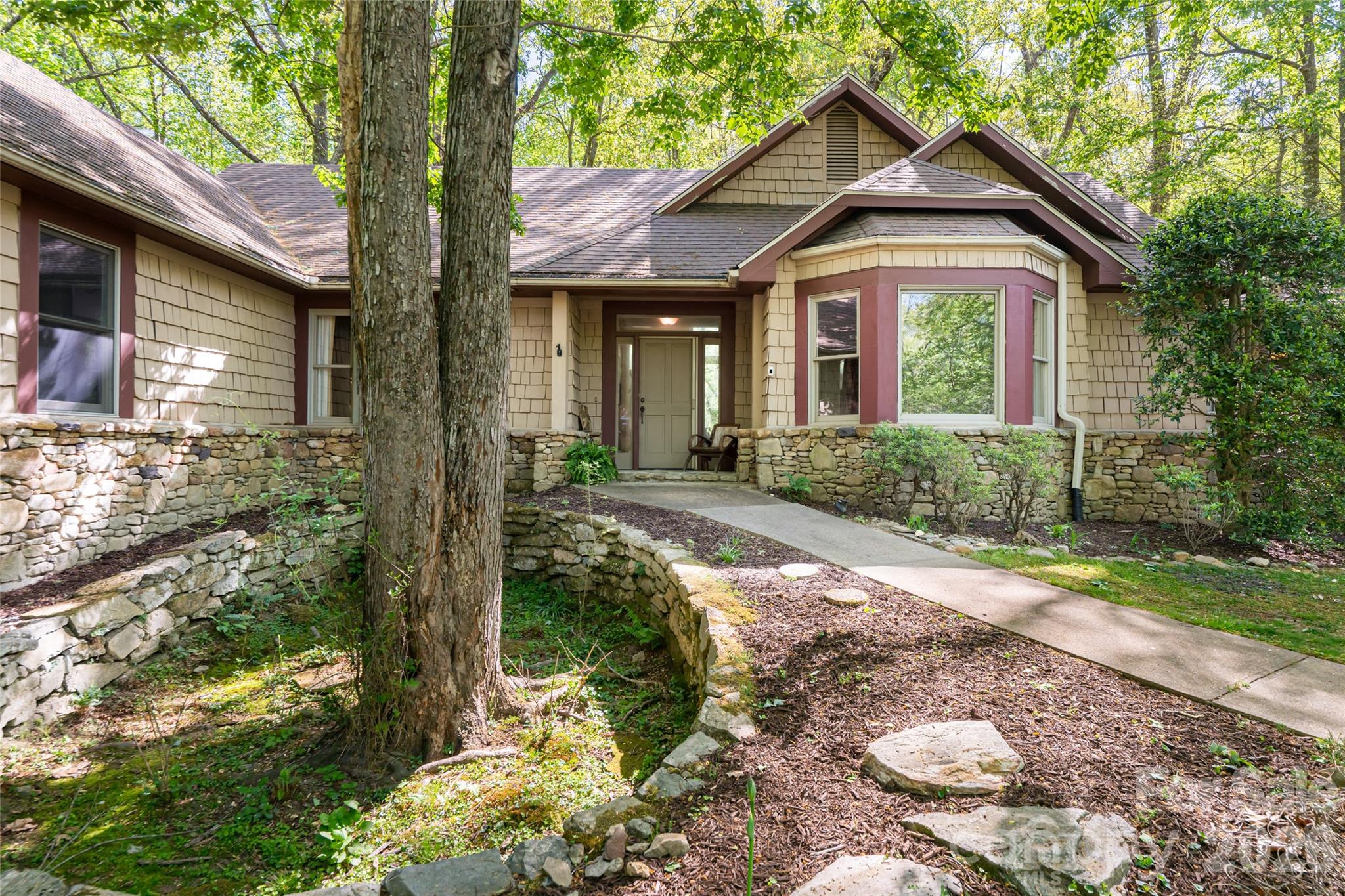109 Little Cherokee Ridge — Hendersonville