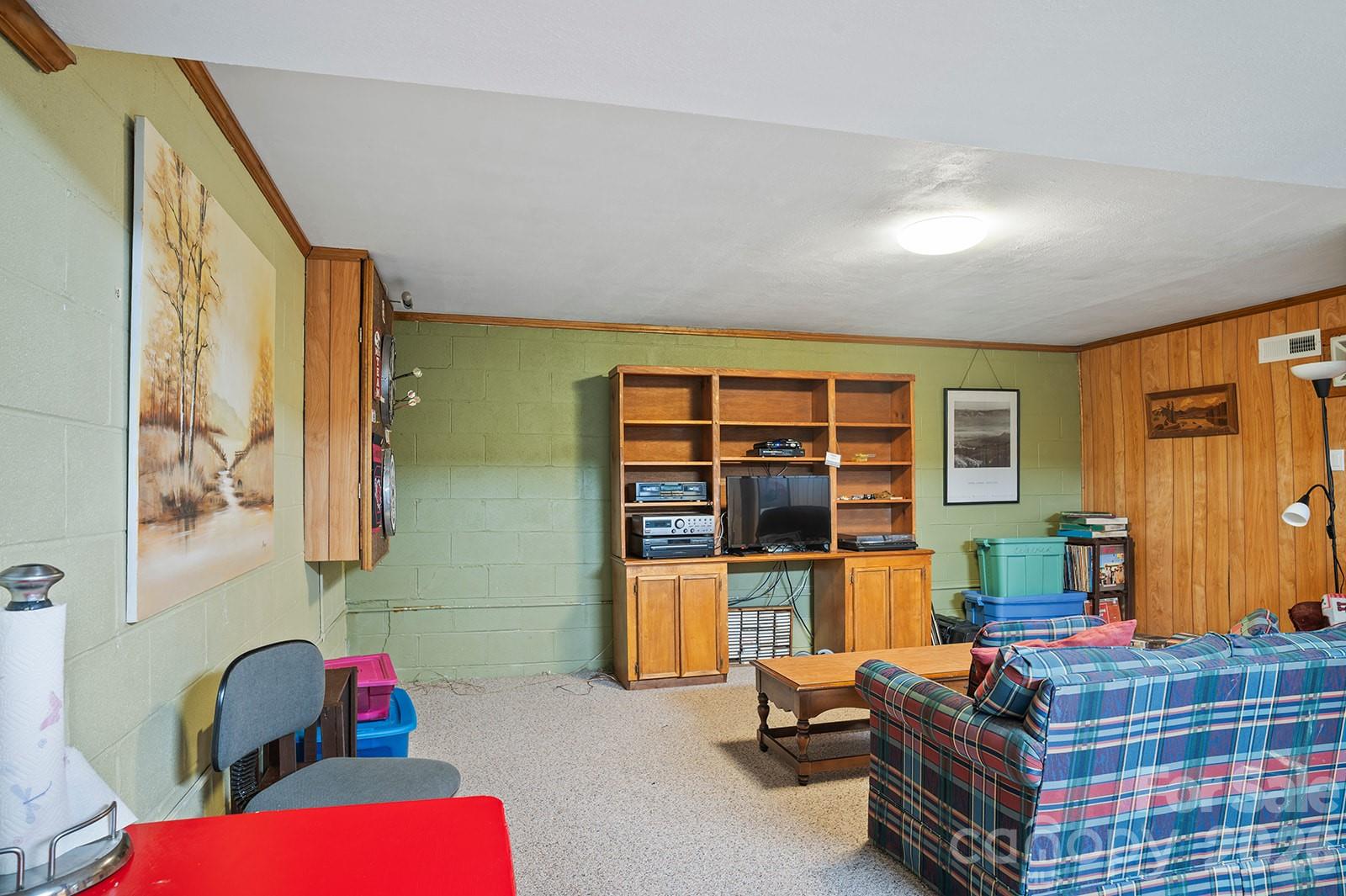 12 Steeplechase Court — Hendersonville