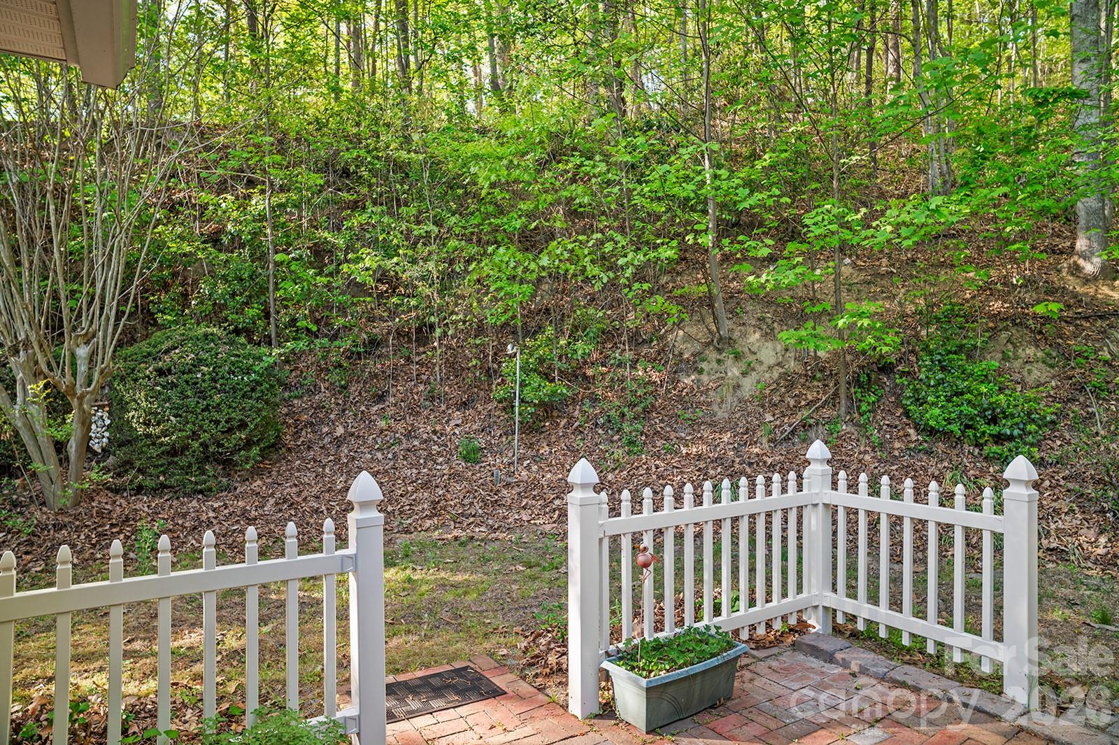 12 Steeplechase Court — Hendersonville