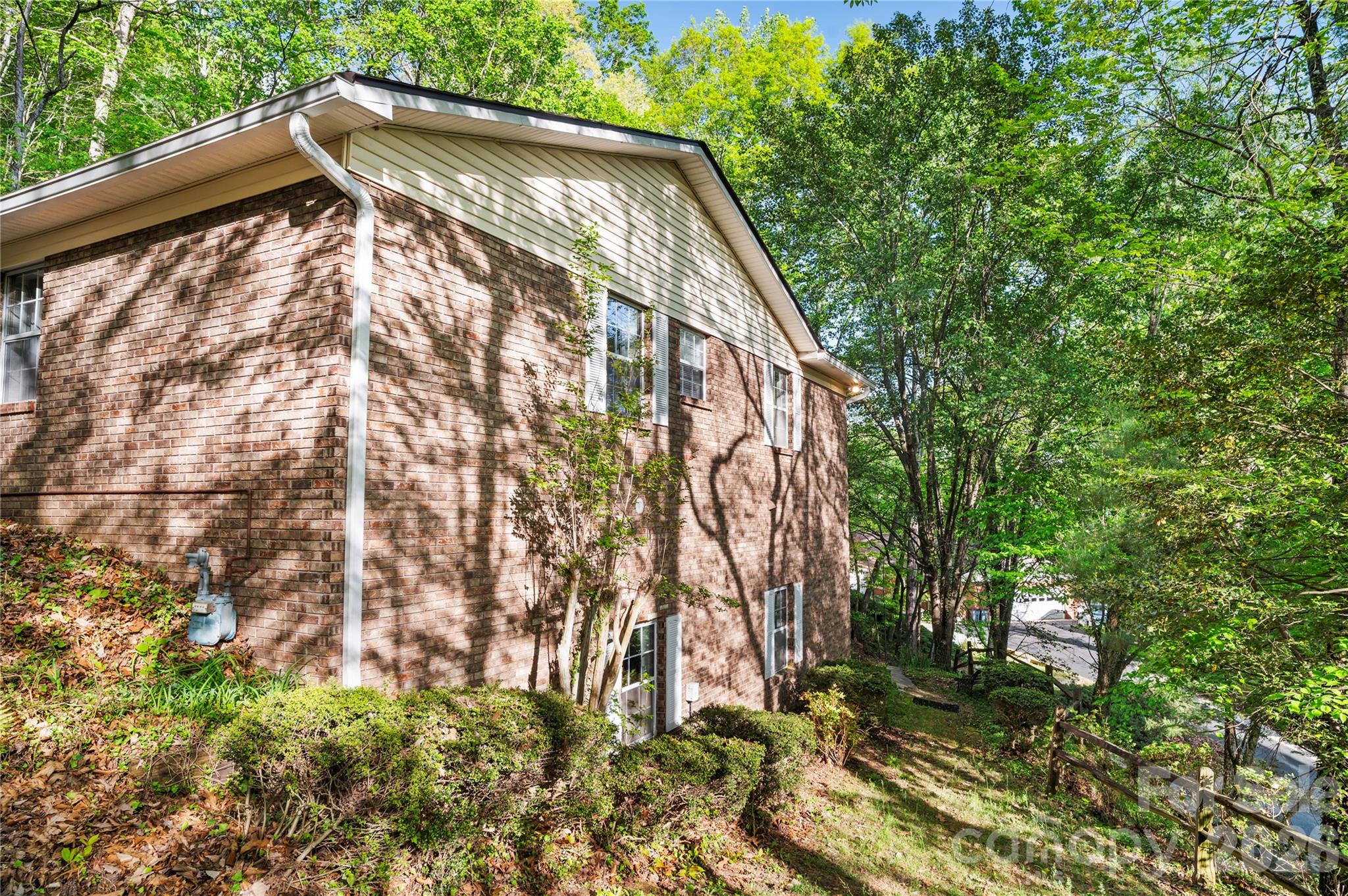 12 Steeplechase Court — Hendersonville
