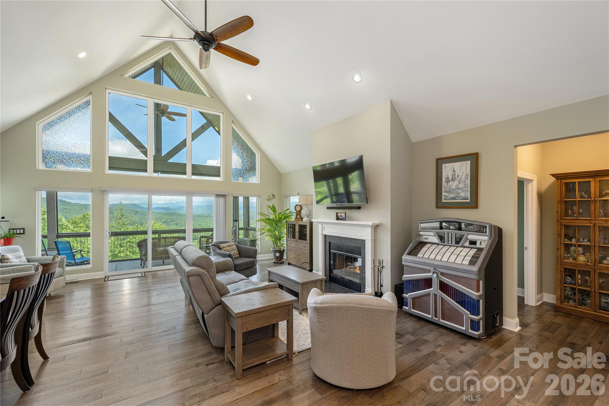 467 Crystal Heights Drive — Hendersonville
