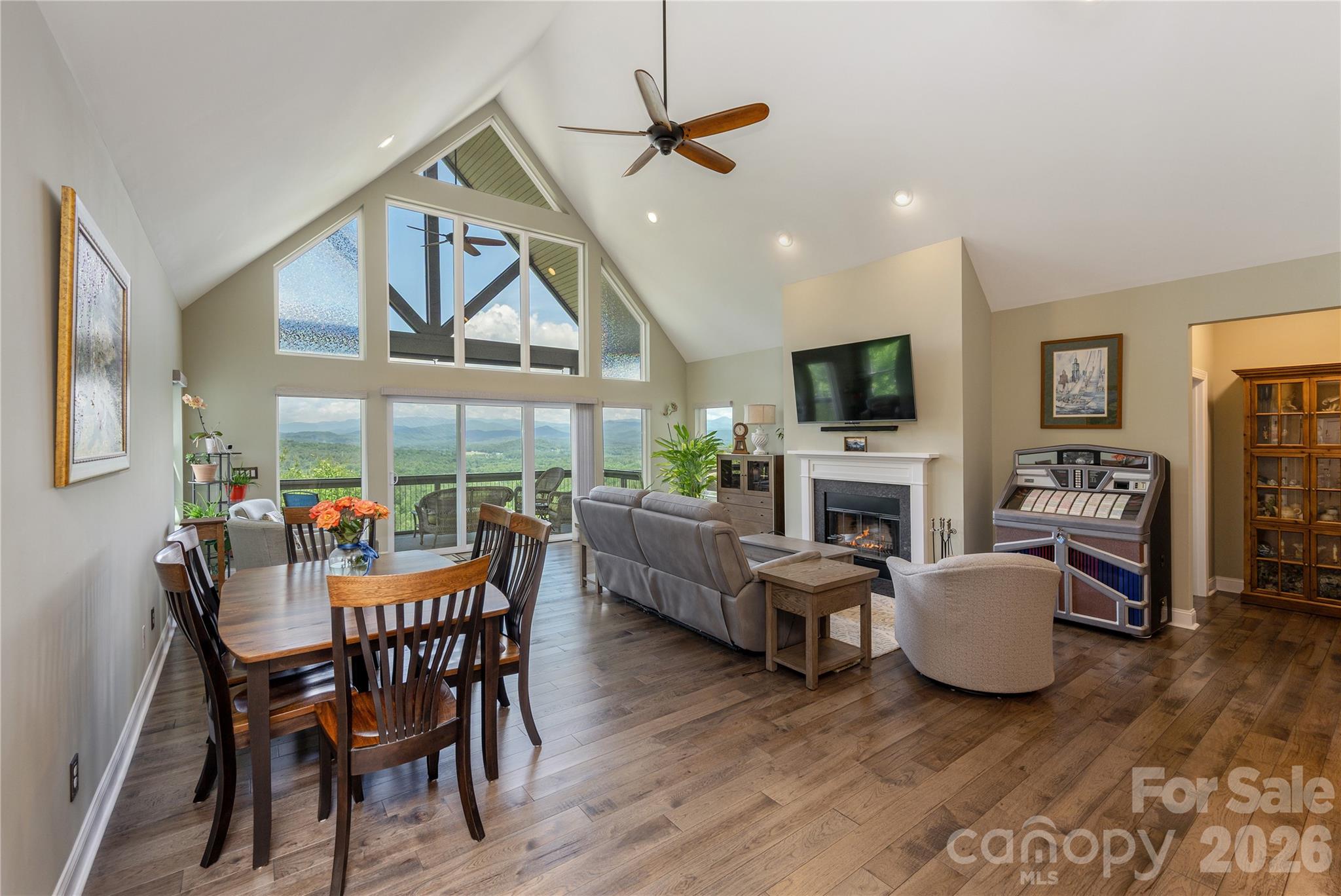 467 Crystal Heights Drive — Hendersonville