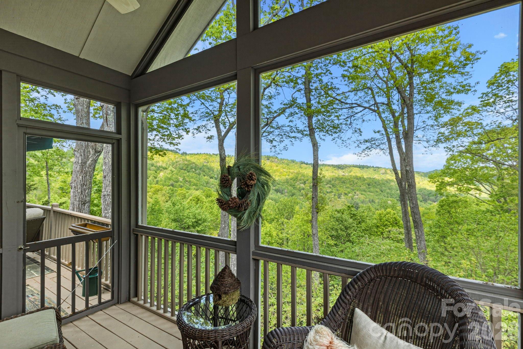 8 Spring Ridge Lane — Hendersonville