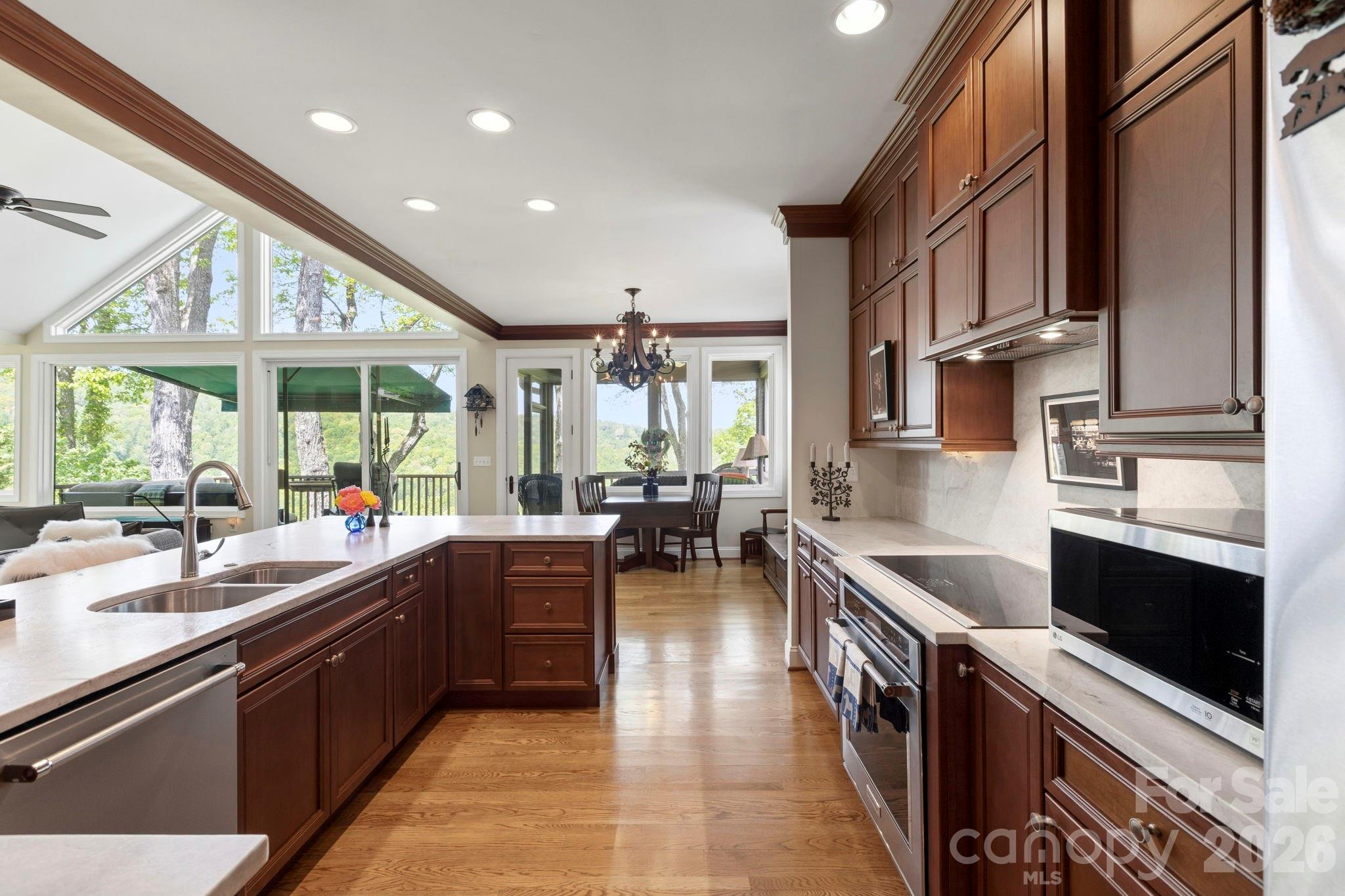 8 Spring Ridge Lane — Hendersonville