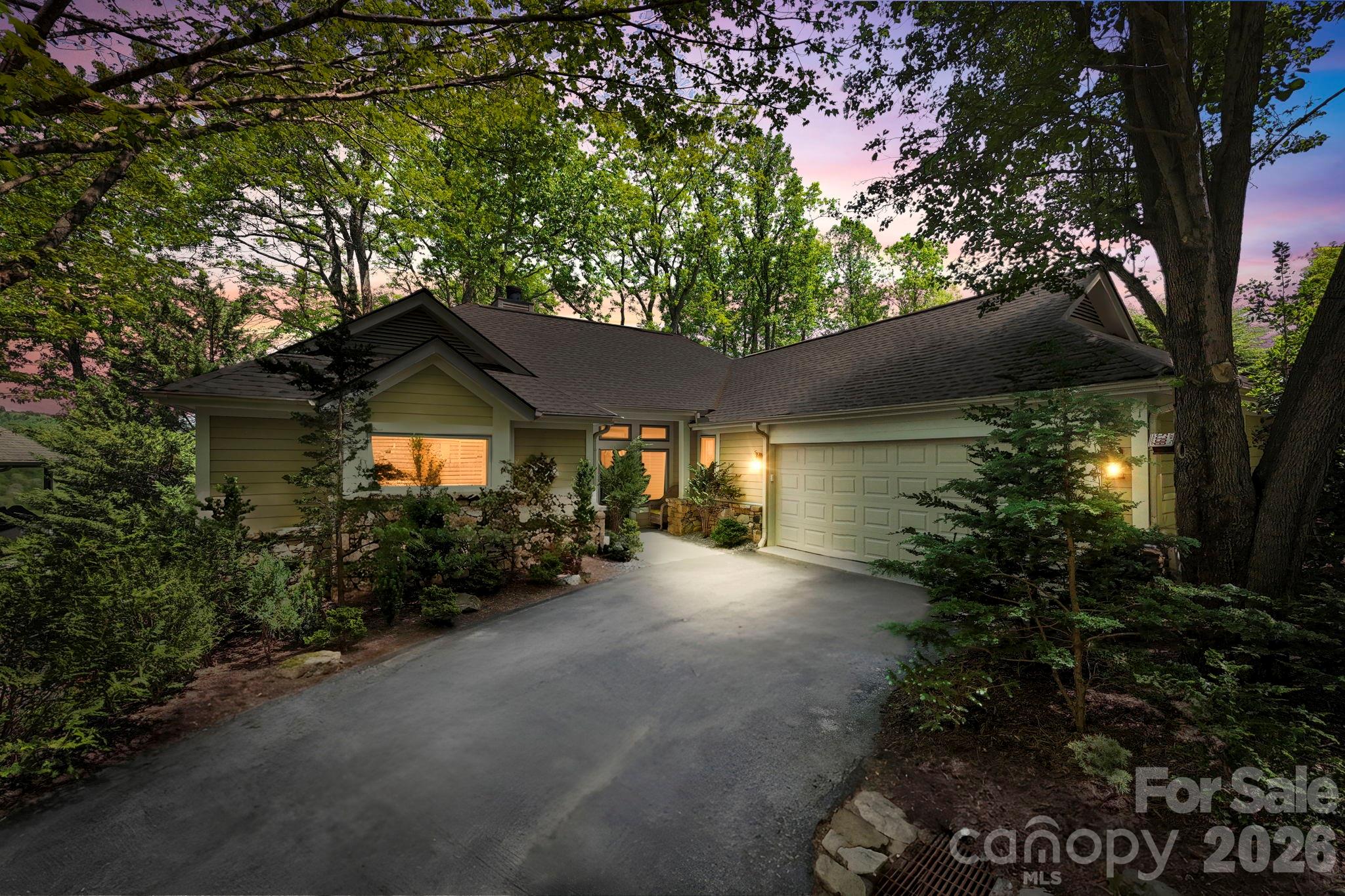 8 Spring Ridge Lane — Hendersonville