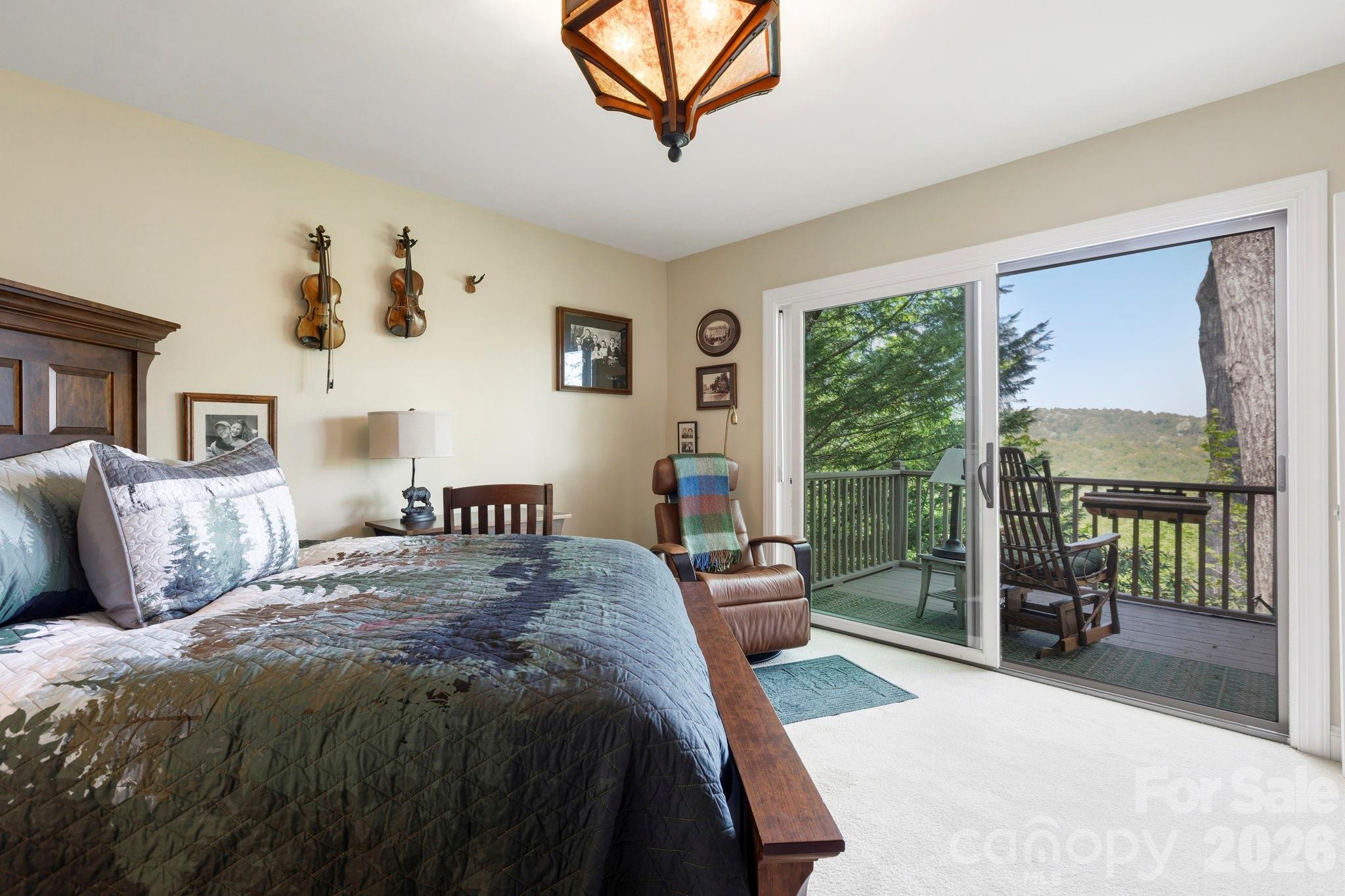 8 Spring Ridge Lane — Hendersonville