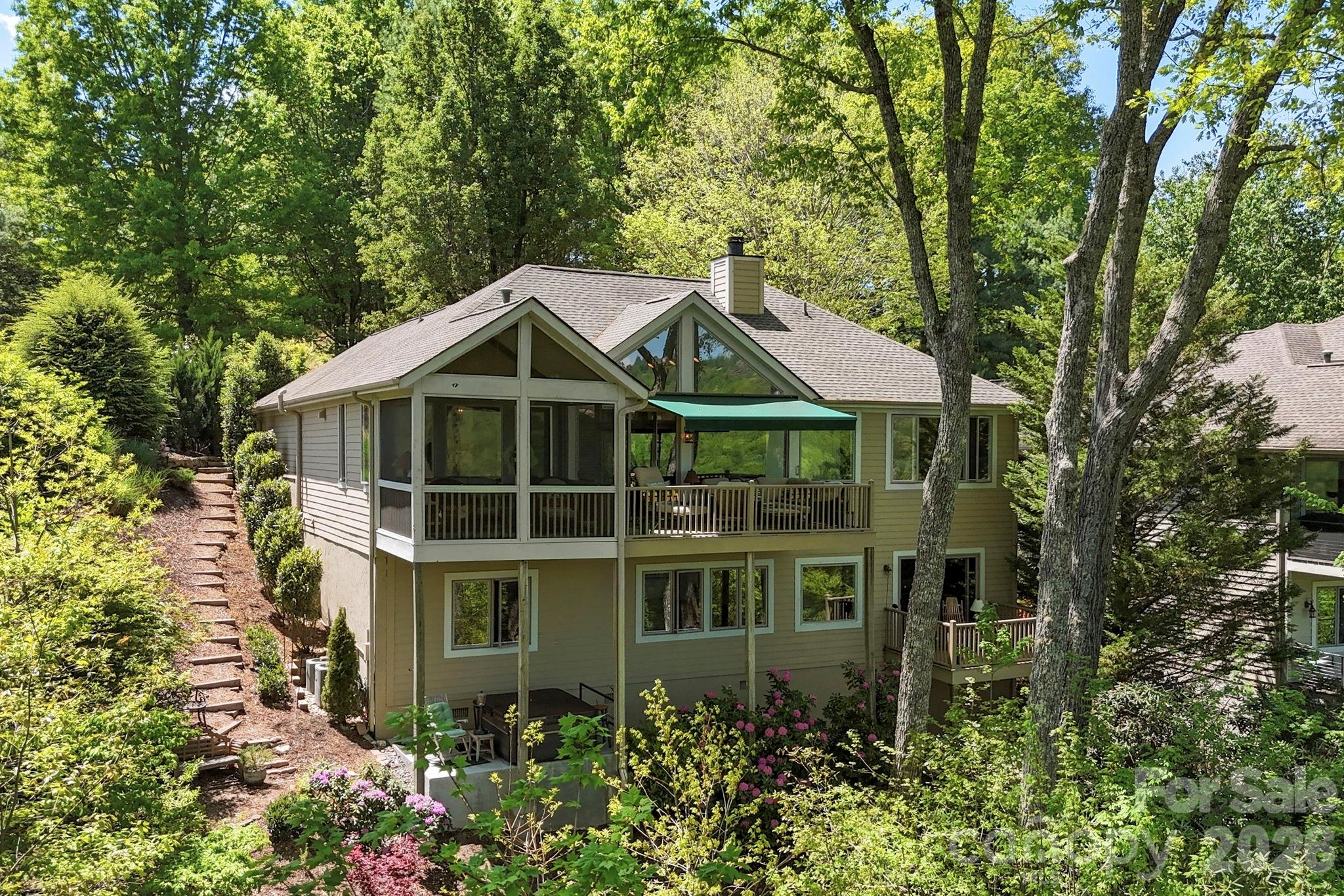 8 Spring Ridge Lane — Hendersonville