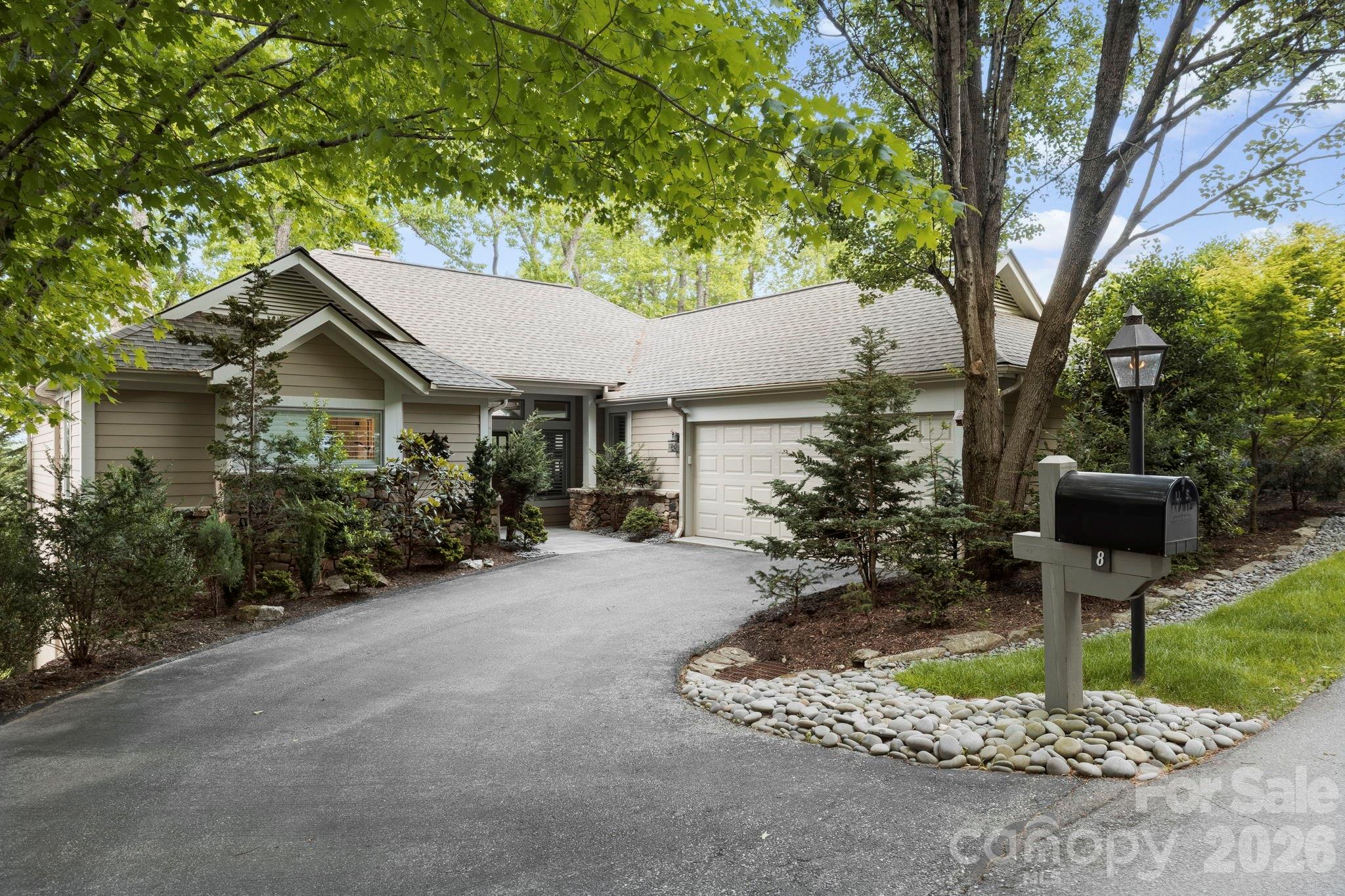 8 Spring Ridge Lane — Hendersonville