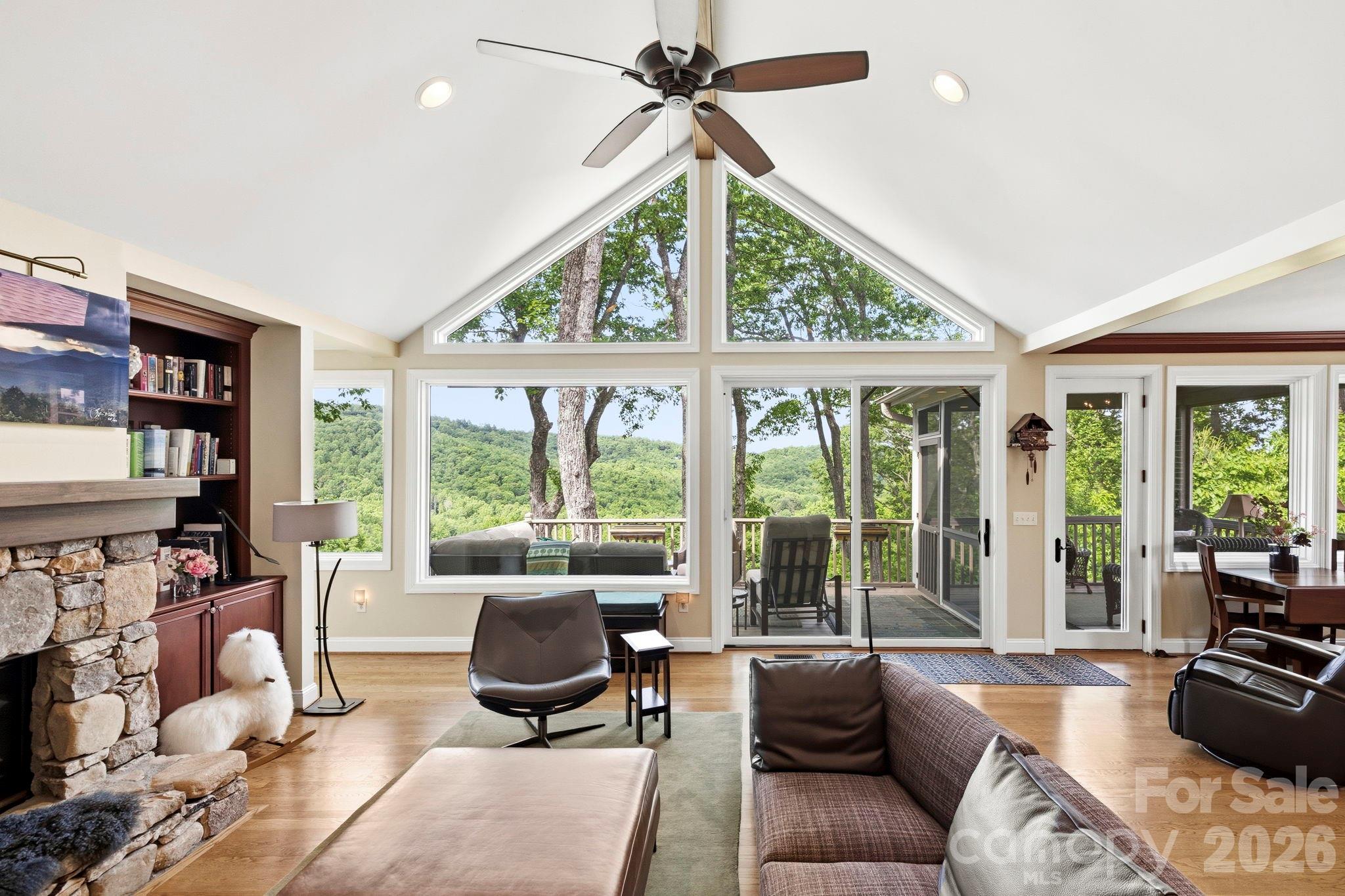 8 Spring Ridge Lane — Hendersonville